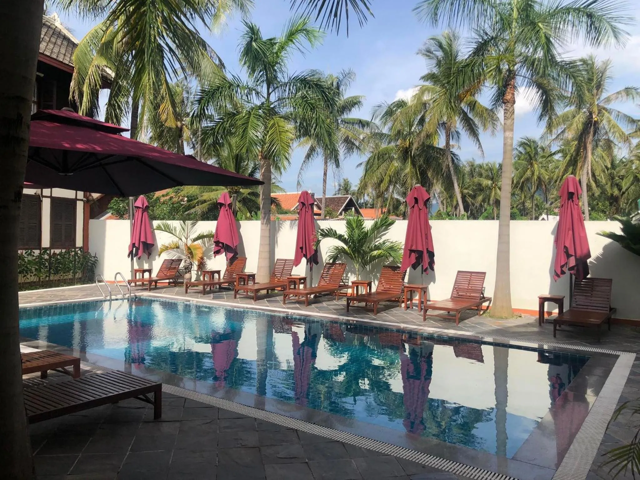 Swimming pool in Villa Mahasok hotel