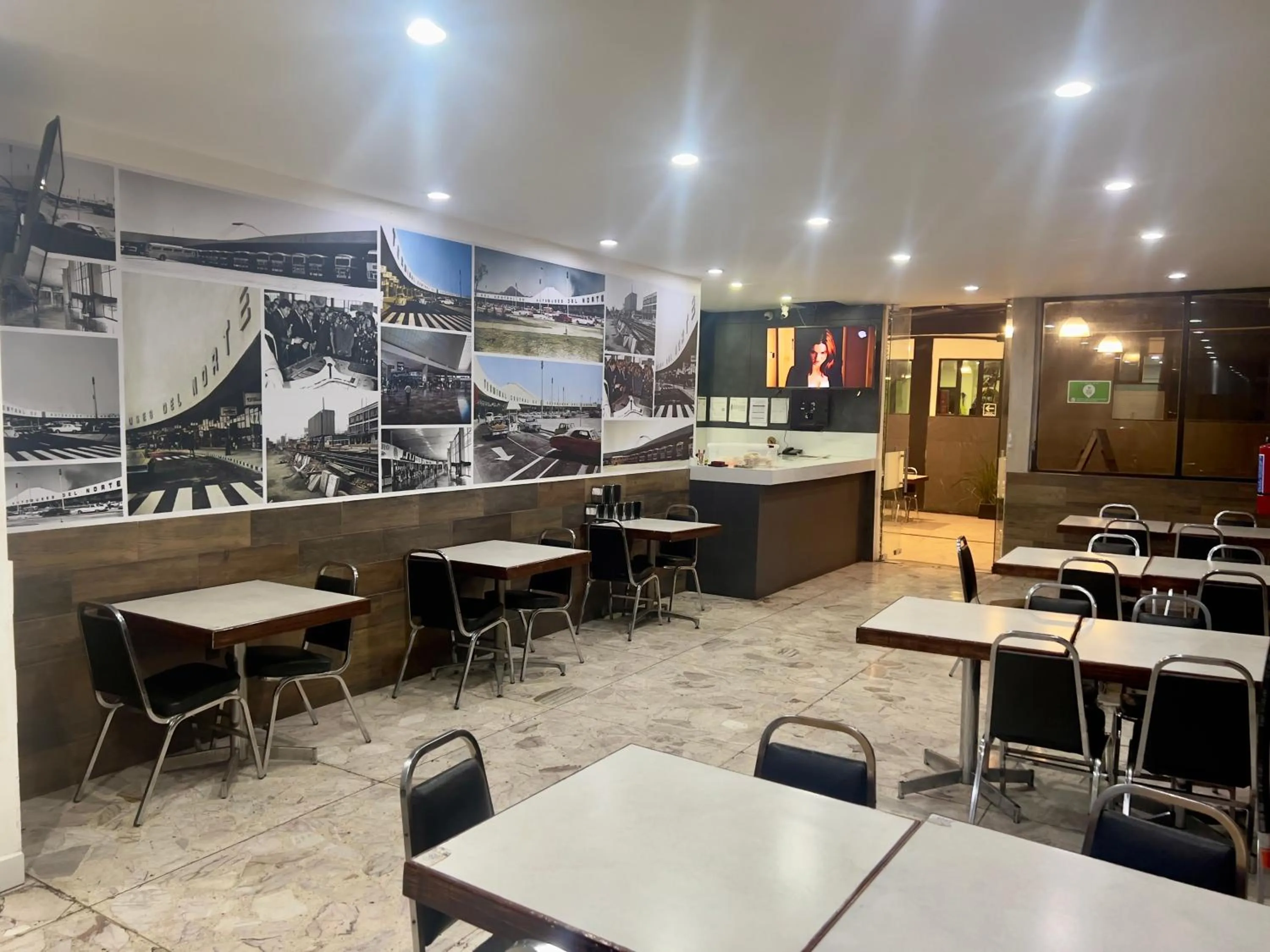 Restaurant/places to eat in Hotel Aquario