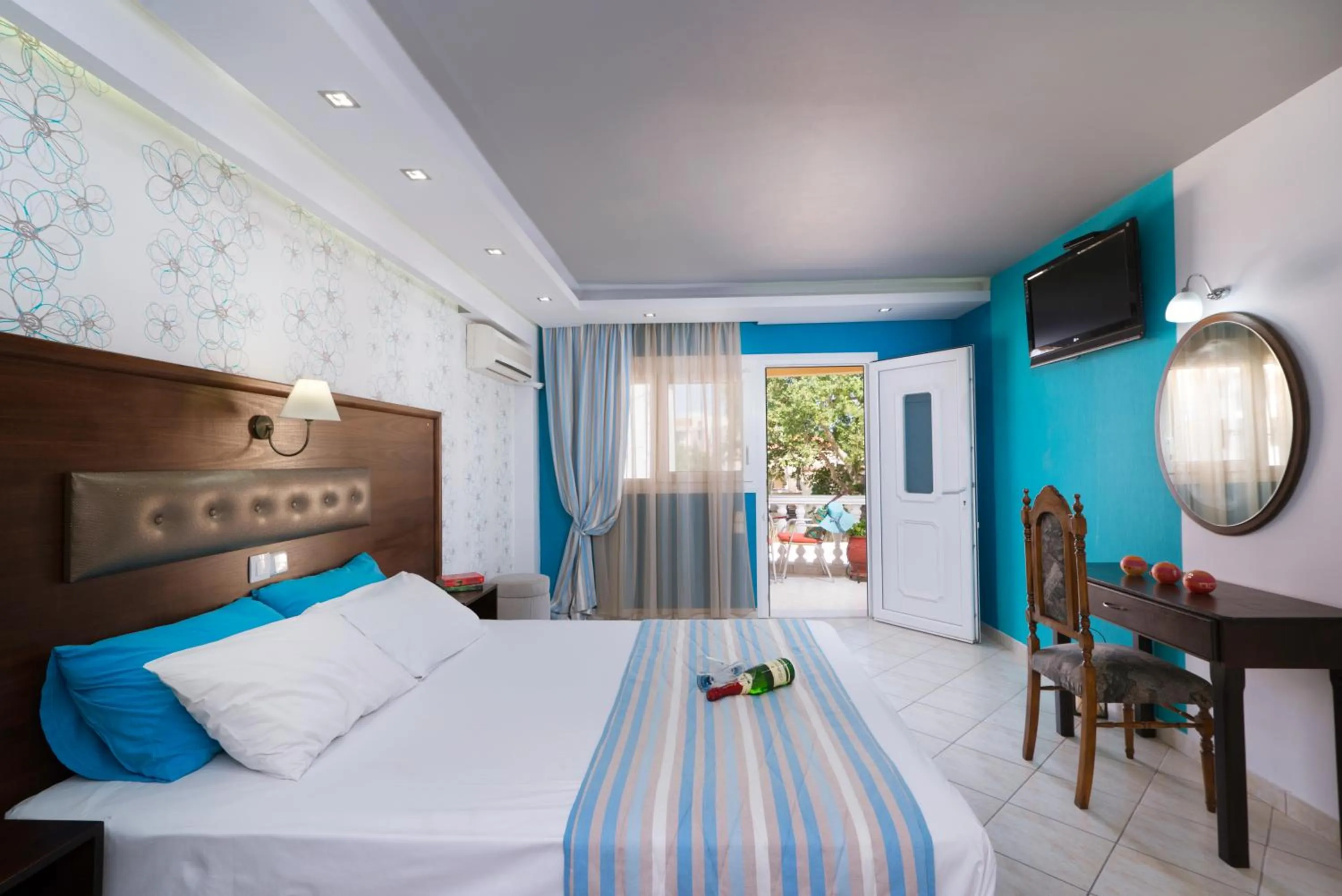 Bed in Hotel Asterias