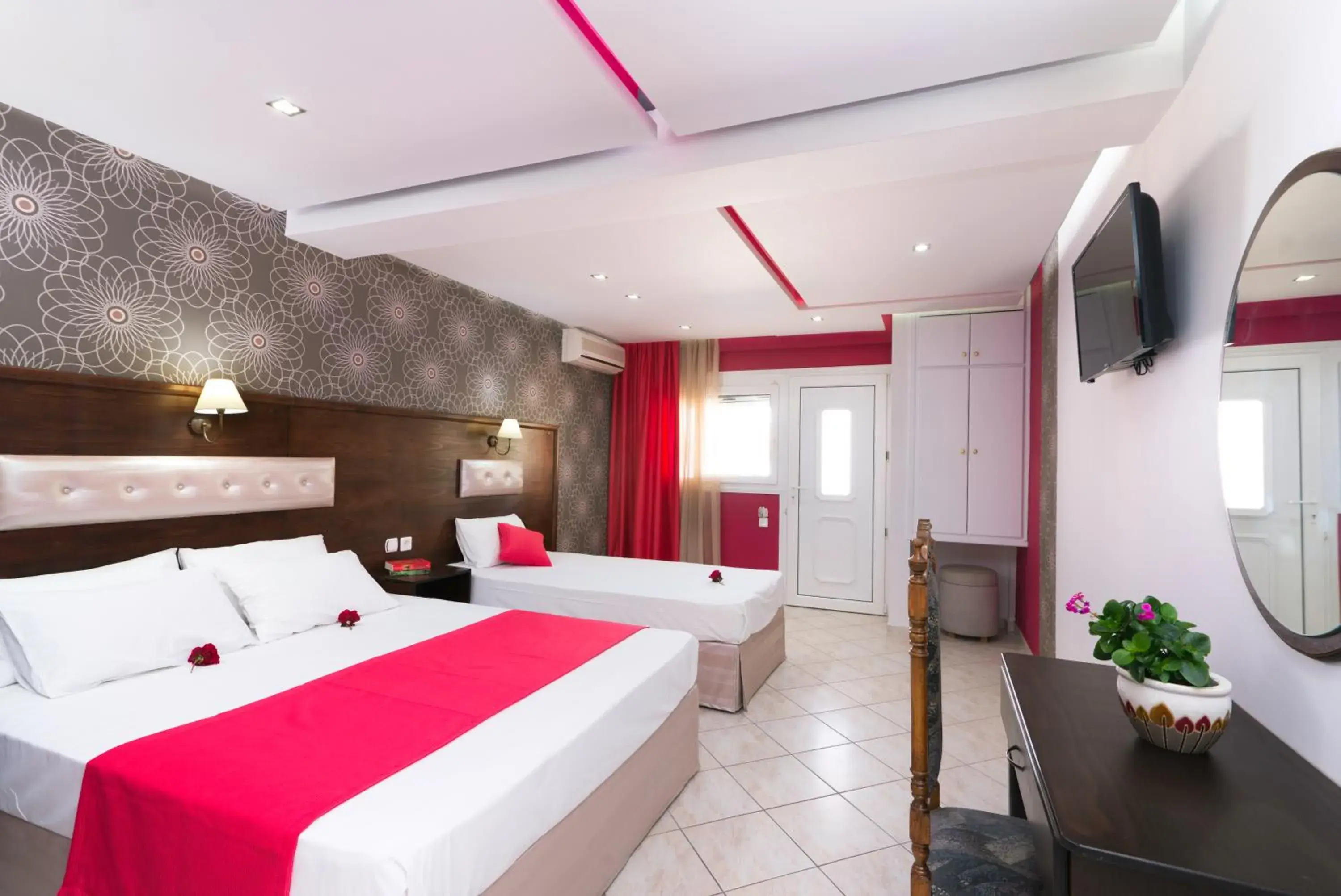 Deluxe Quadruple Room in Hotel Asterias Deluxe Quadruple Room in Hotel Asterias