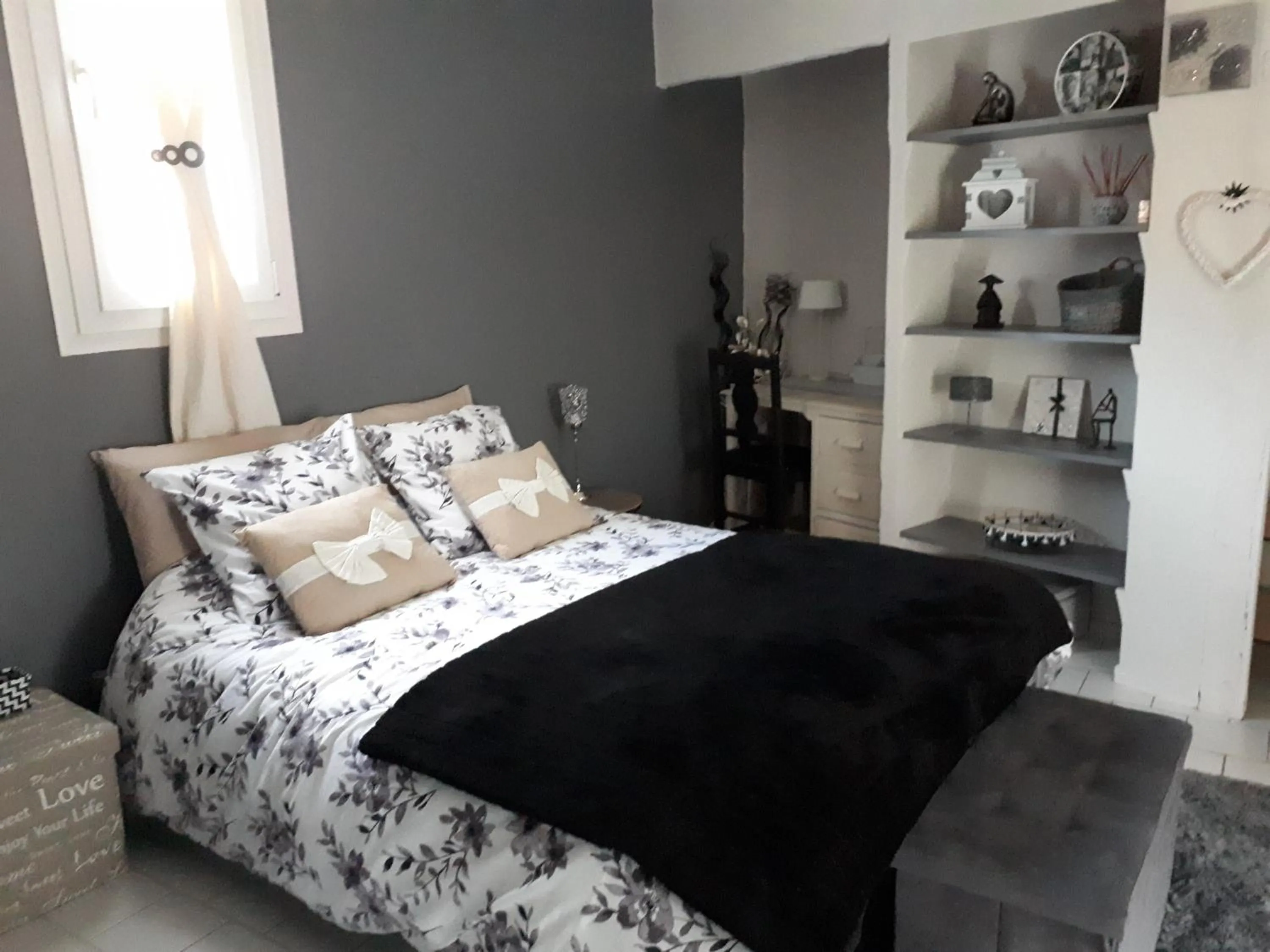 Bedroom, Bed in Les MIRABELLES chambres d'hôtes