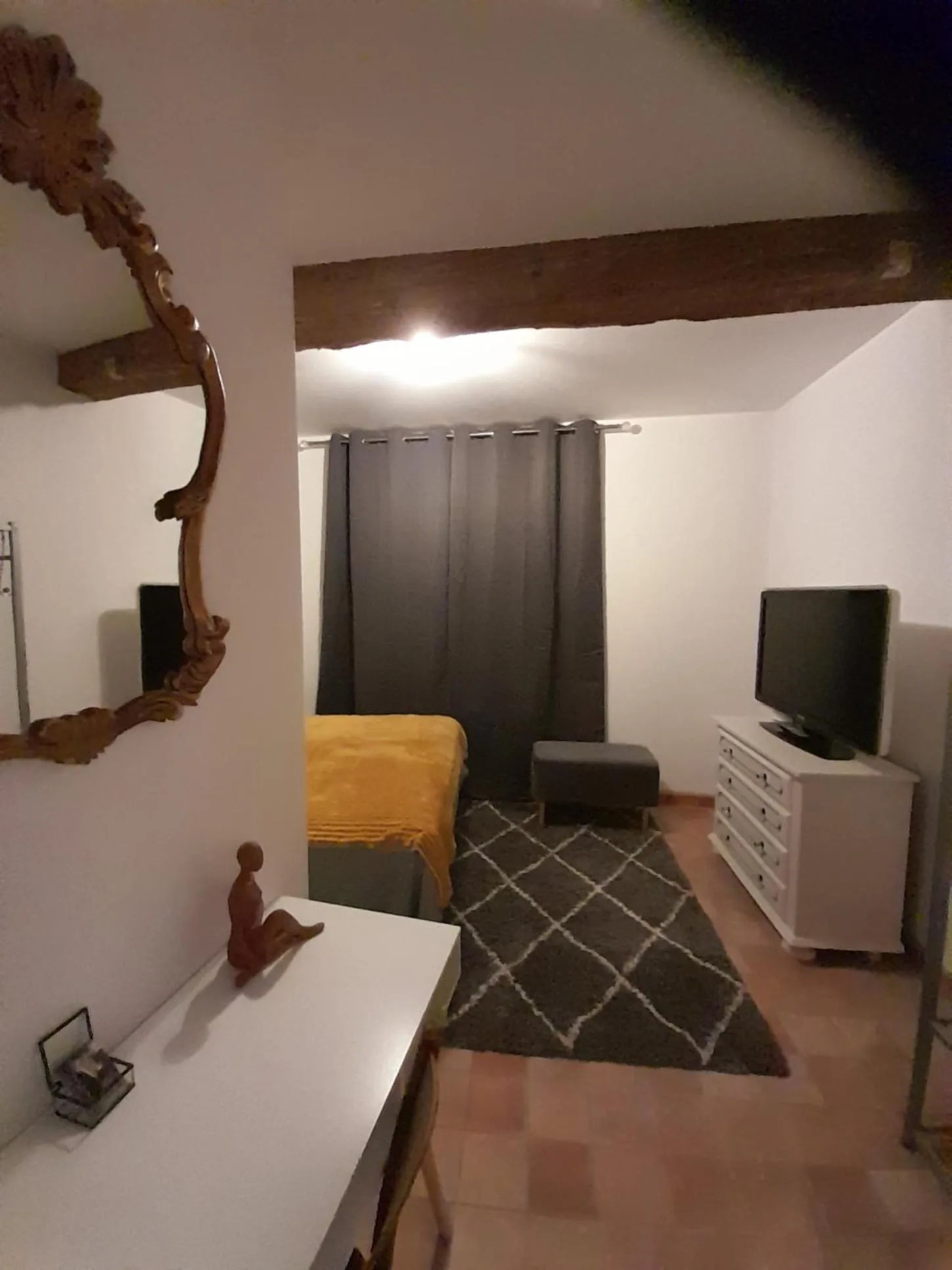 Bedroom in Les MIRABELLES chambres d'hôtes