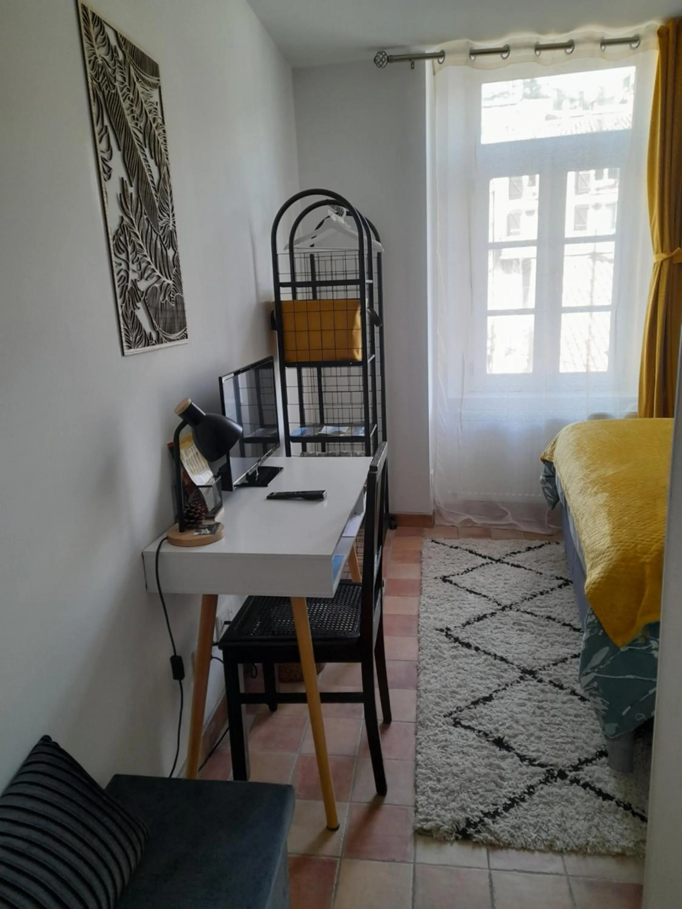 Seating area, Bed in Les MIRABELLES chambres d'hôtes