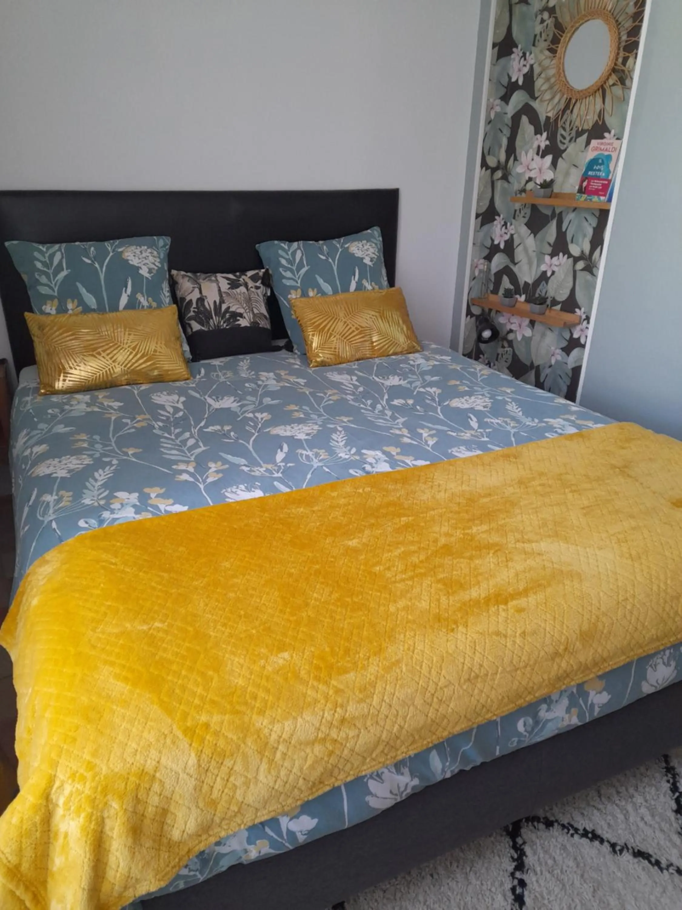 Bed in Les MIRABELLES chambres d'hôtes