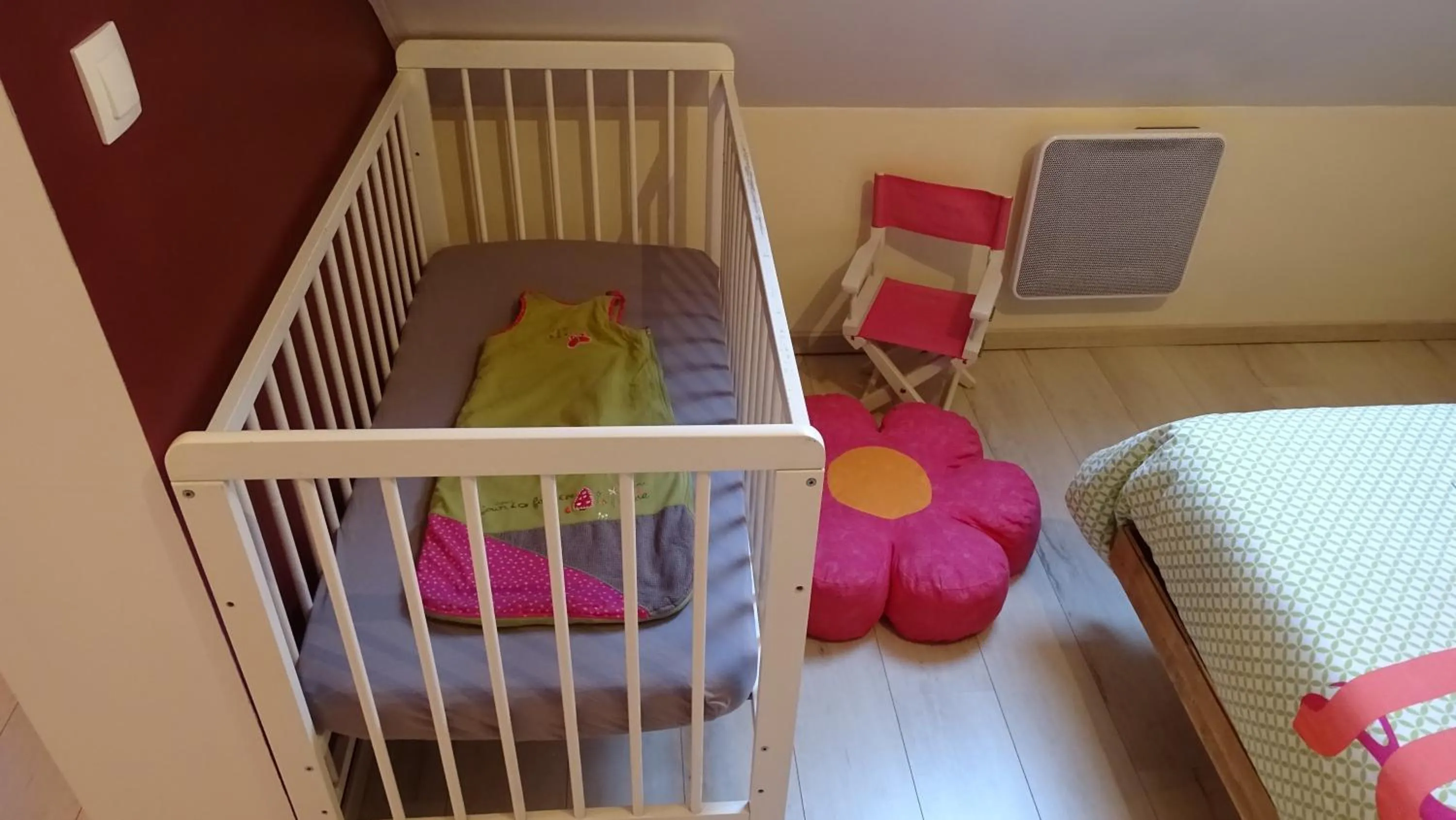 cot, Bed in Chambres de Monthéard