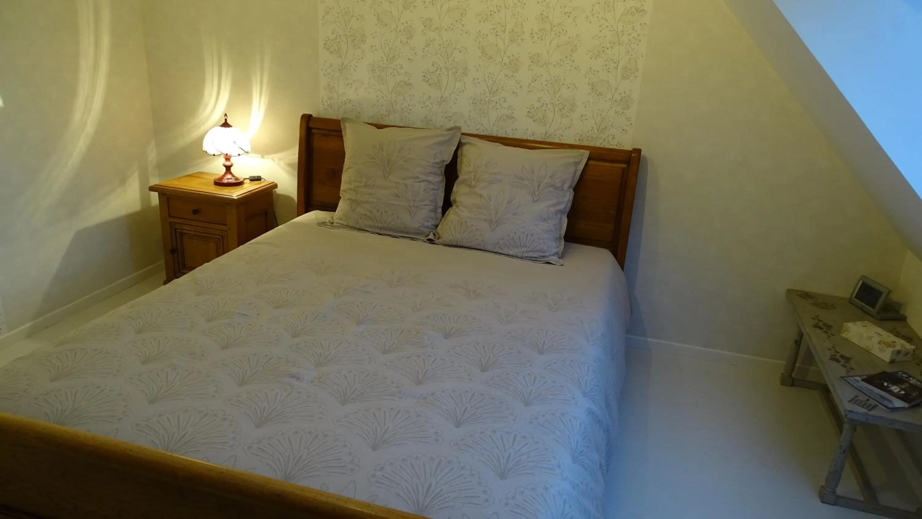 Photo of the whole room, Bed in Chambres de Monthéard