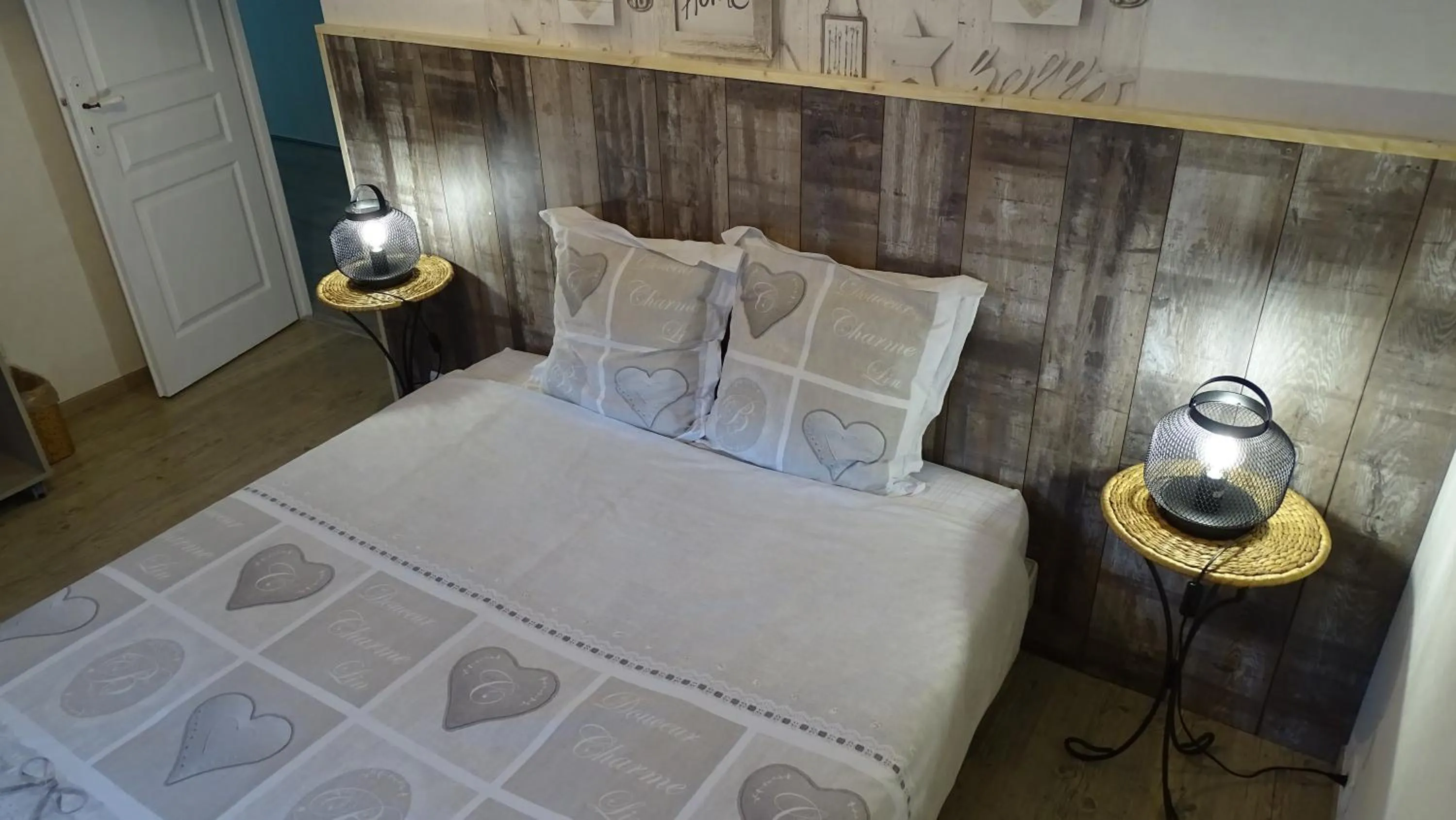 Bed in Chambres de Monthéard