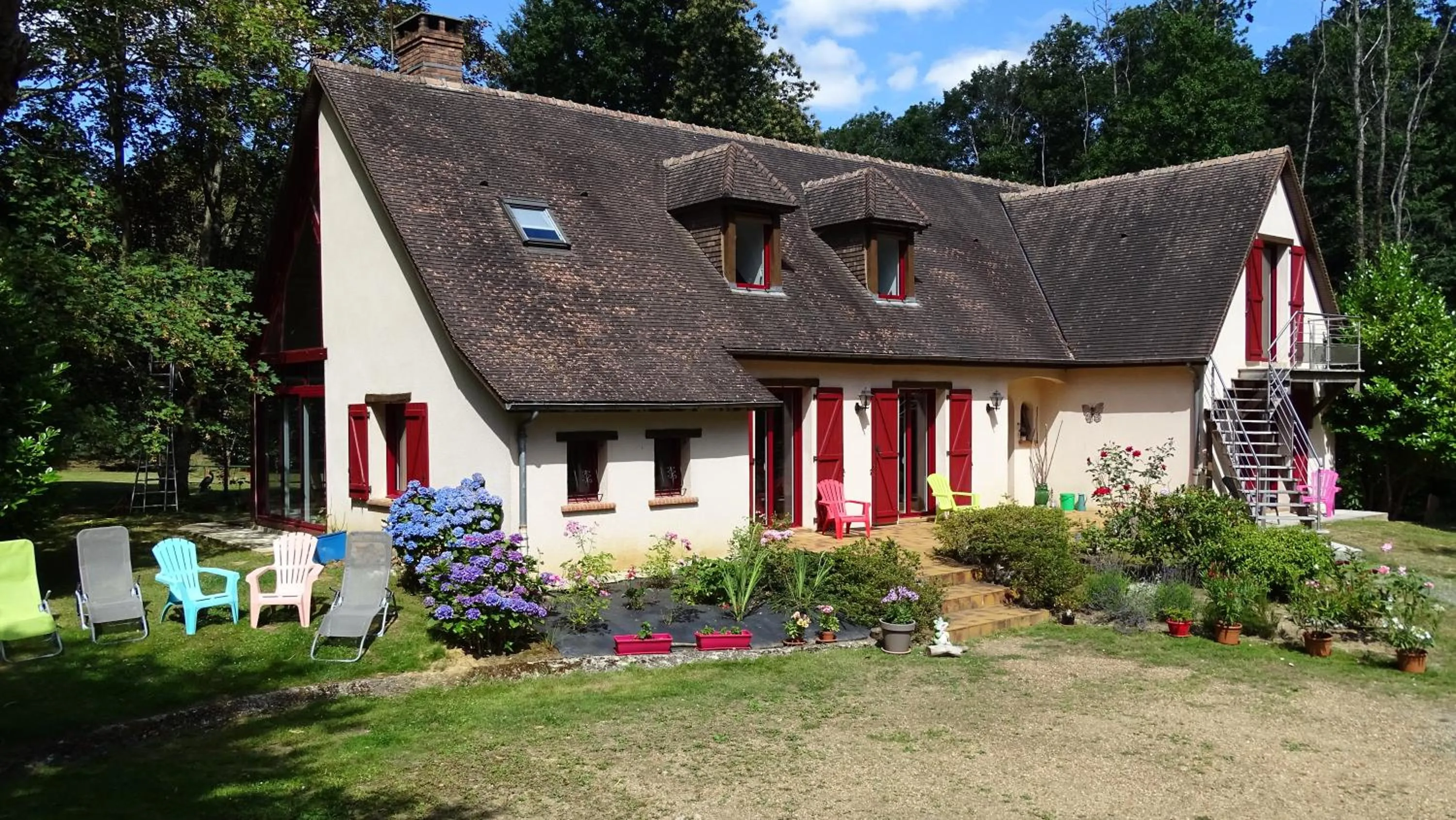 Property building in Chambres de Monthéard
