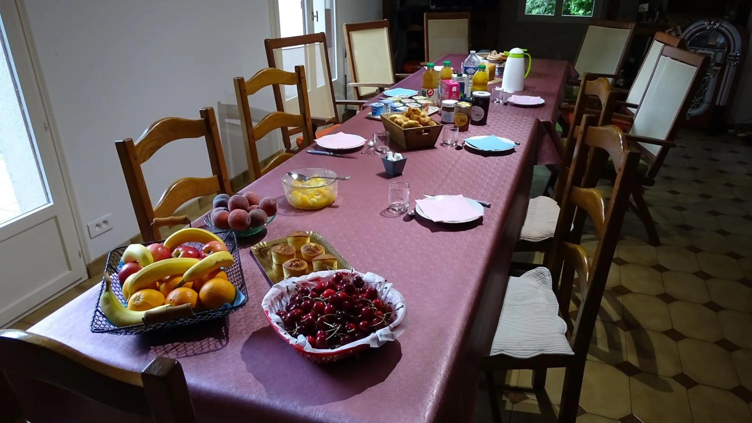 Continental breakfast in Chambres de Monthéard