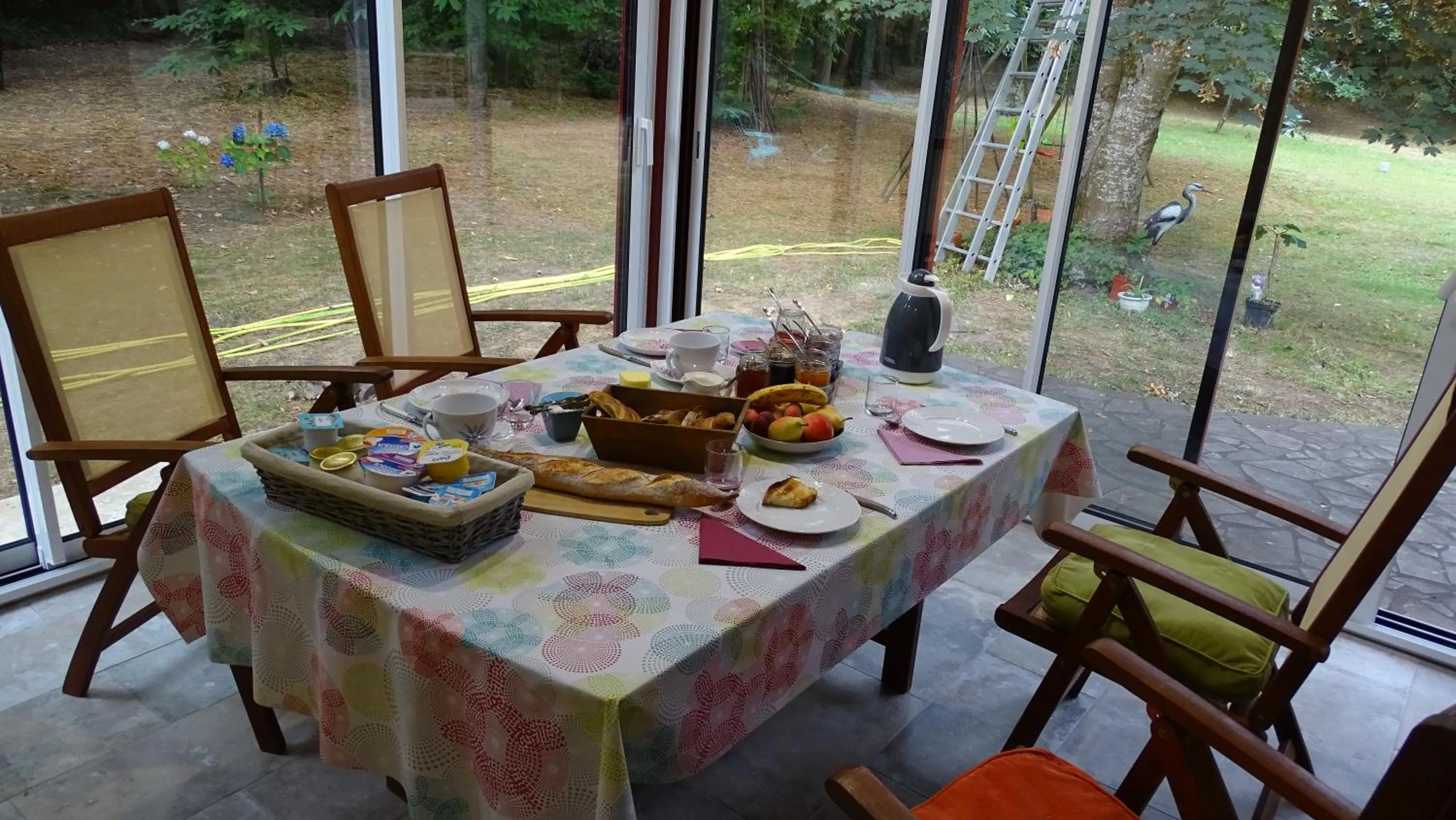 Continental breakfast in Chambres de Monthéard
