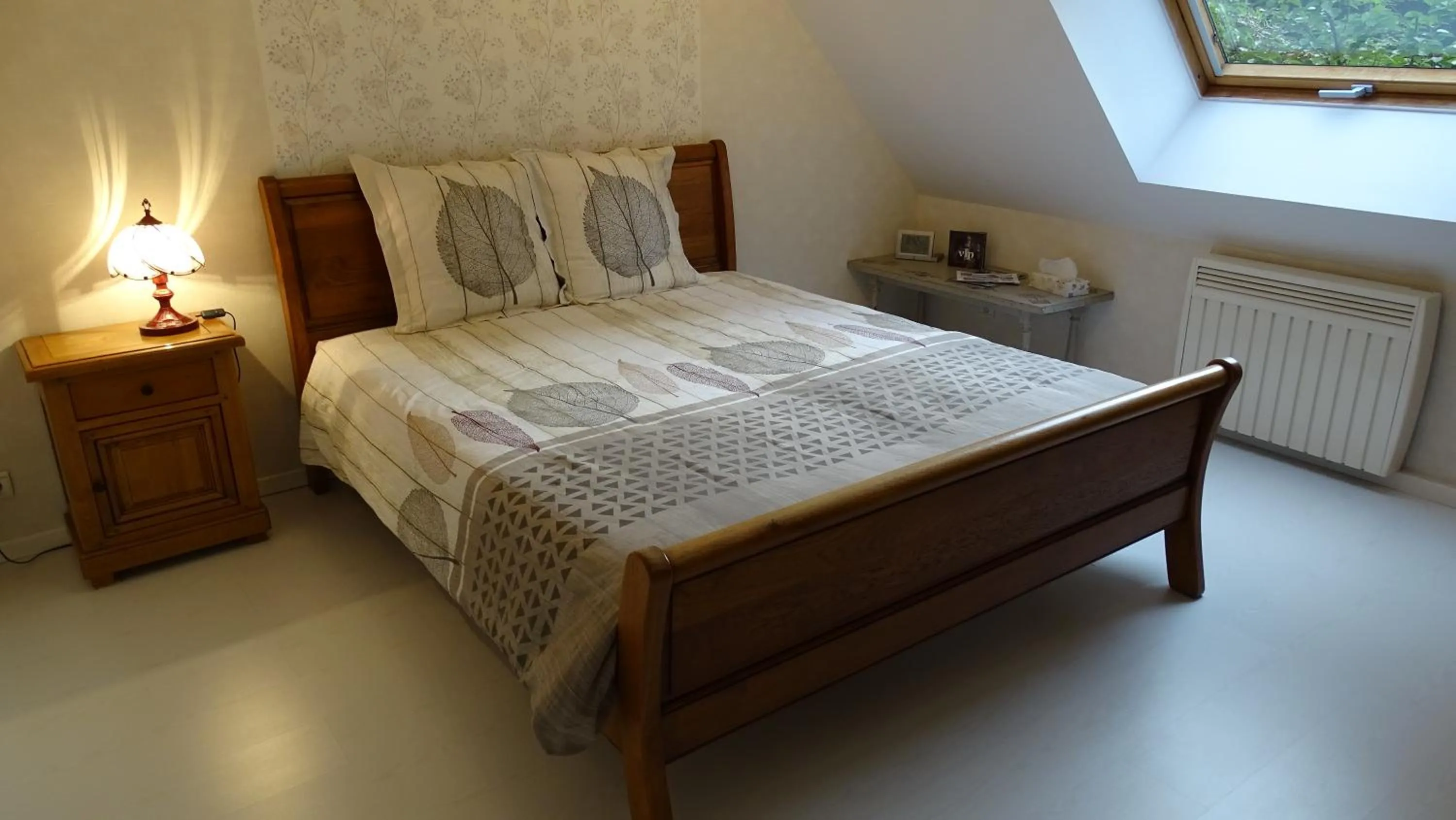 Photo of the whole room, Bed in Chambres de Monthéard