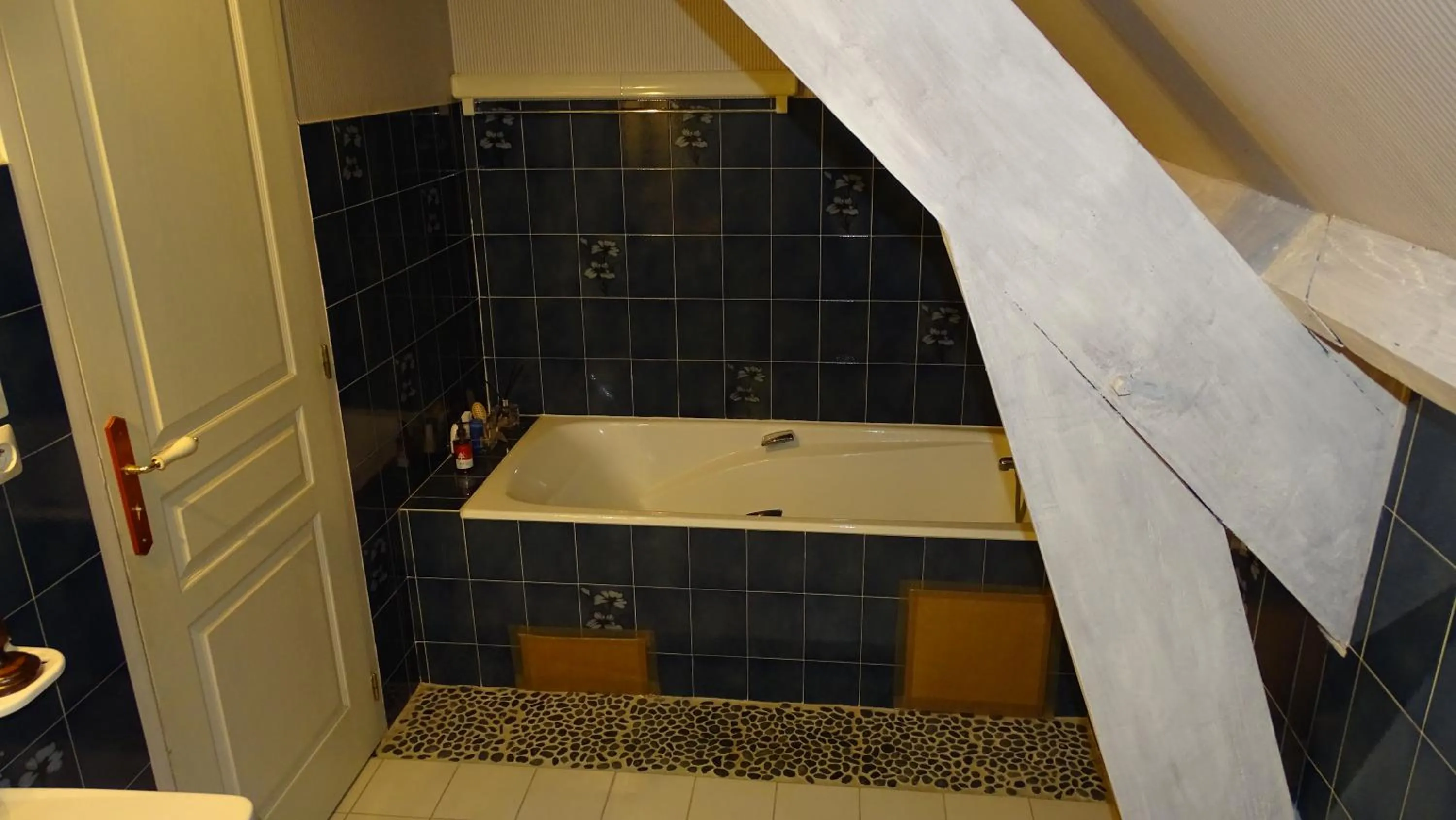 Shower in Chambres de Monthéard