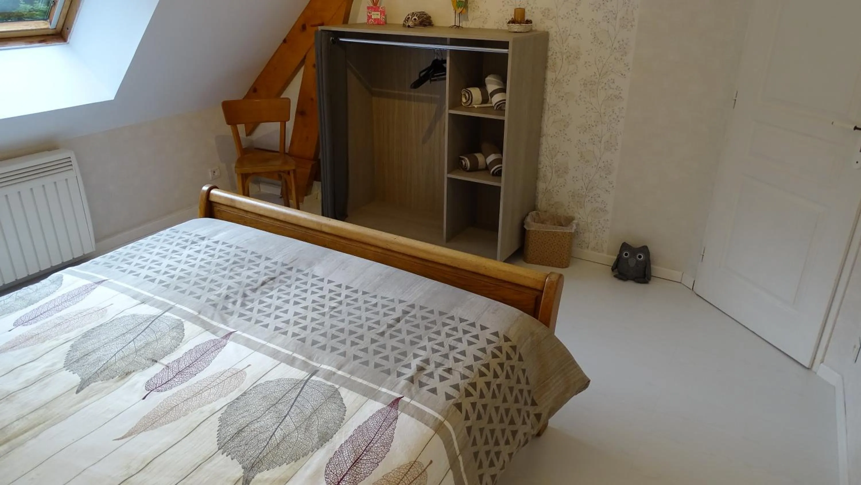 Photo of the whole room, Bed in Chambres de Monthéard