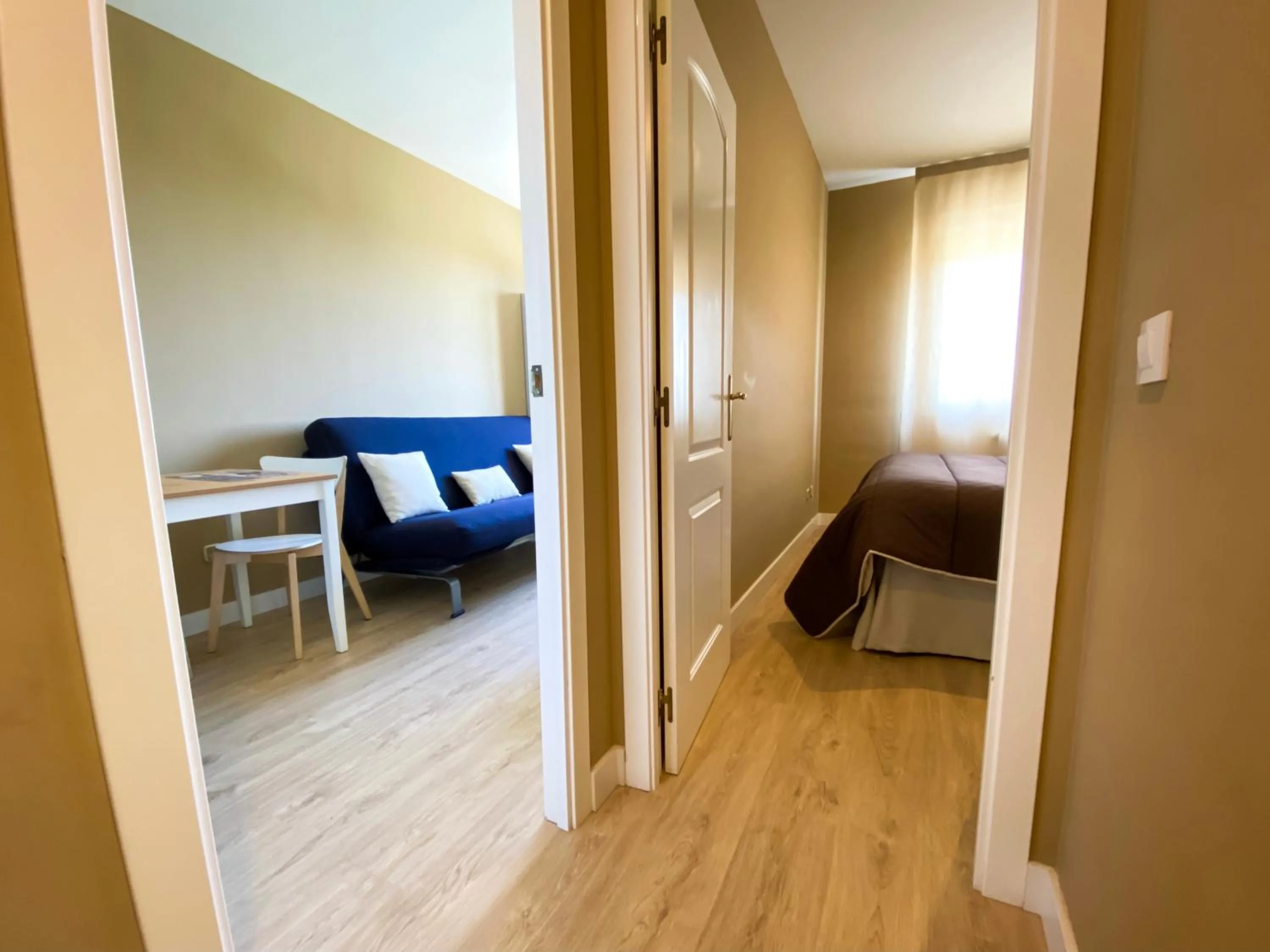 Photo of the whole room, Bed in Casablanca Hotel Studios