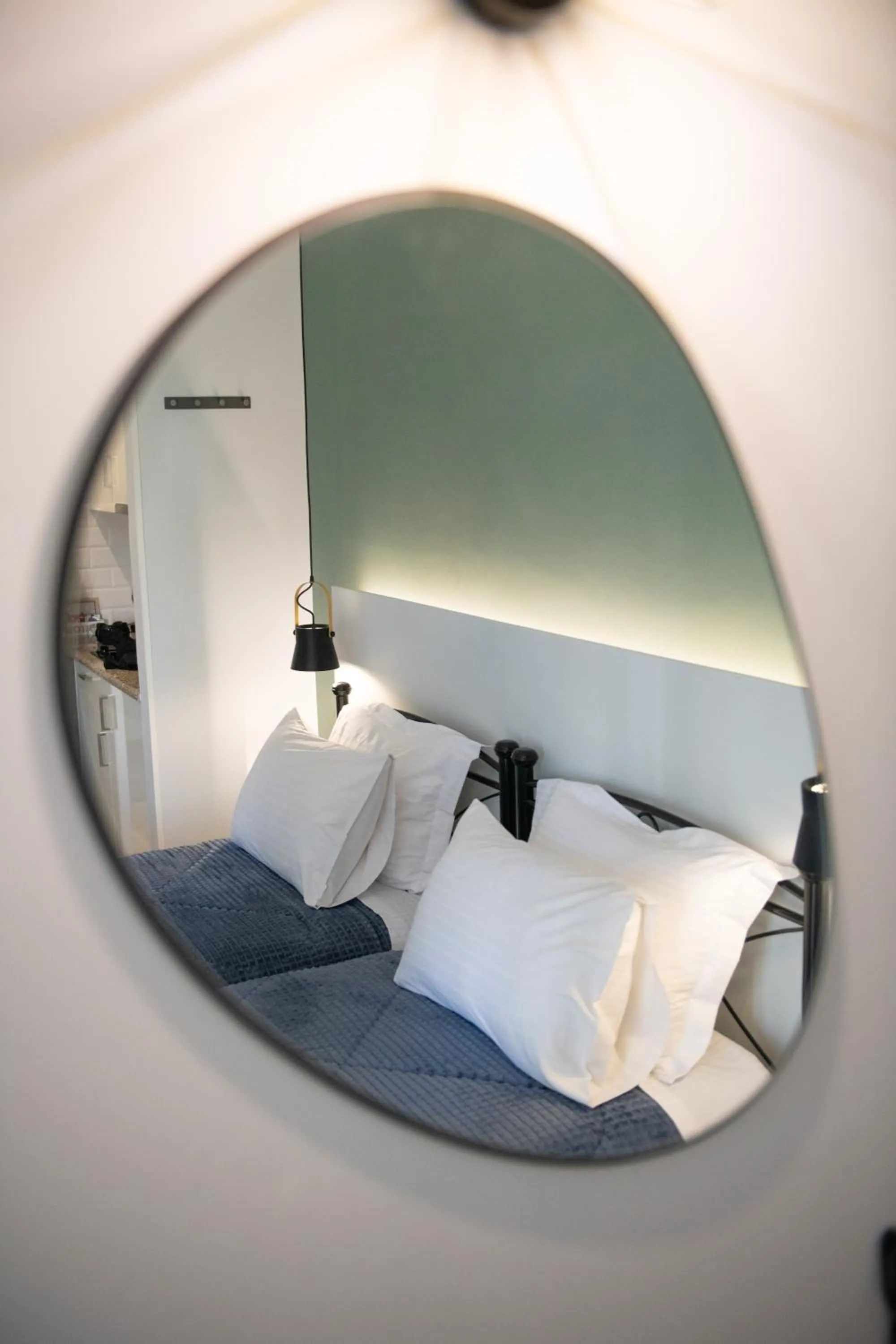 Bed in Diamanti Studios