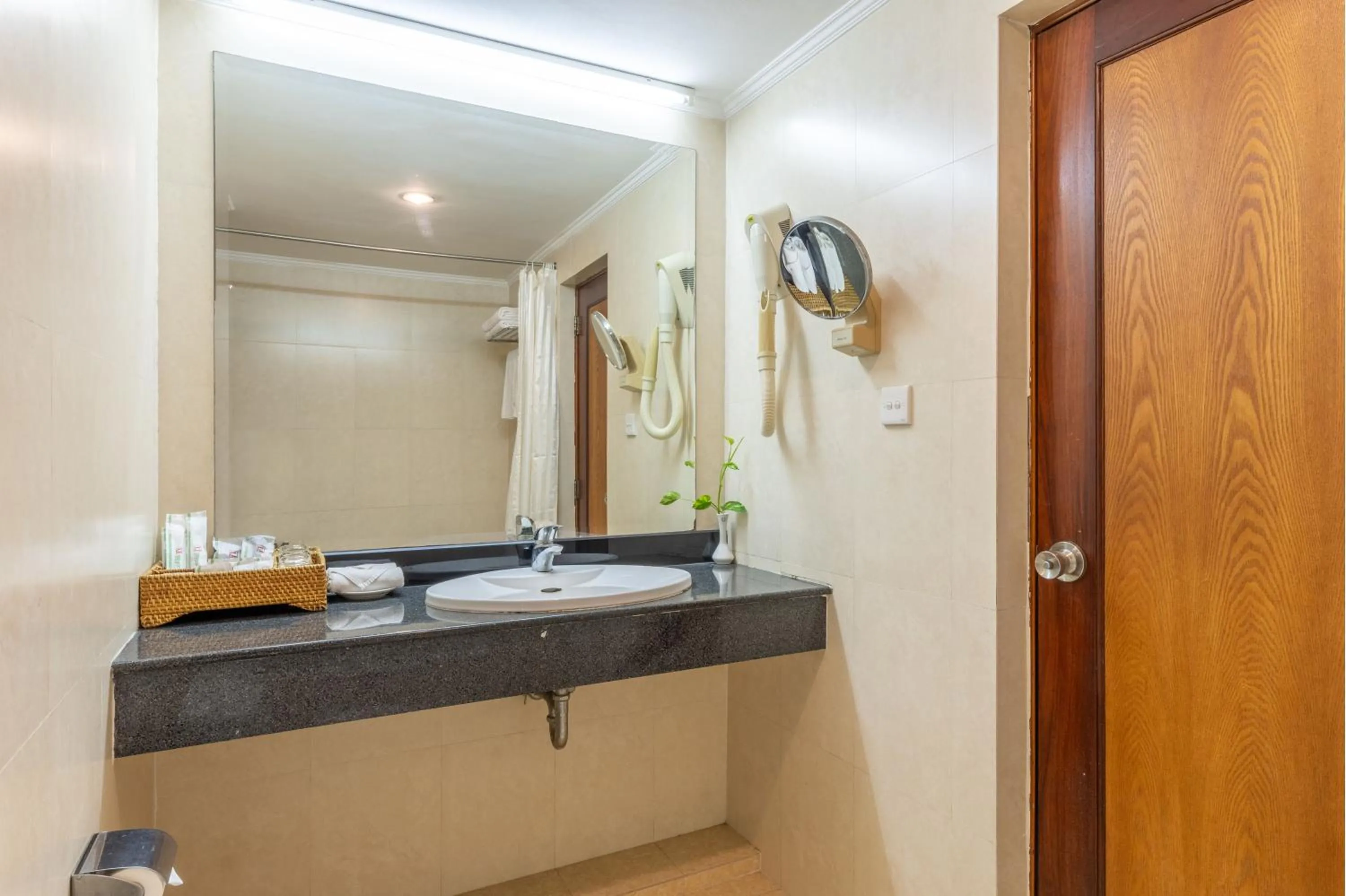 Bathroom in Thang Loi Hotel Hanoi