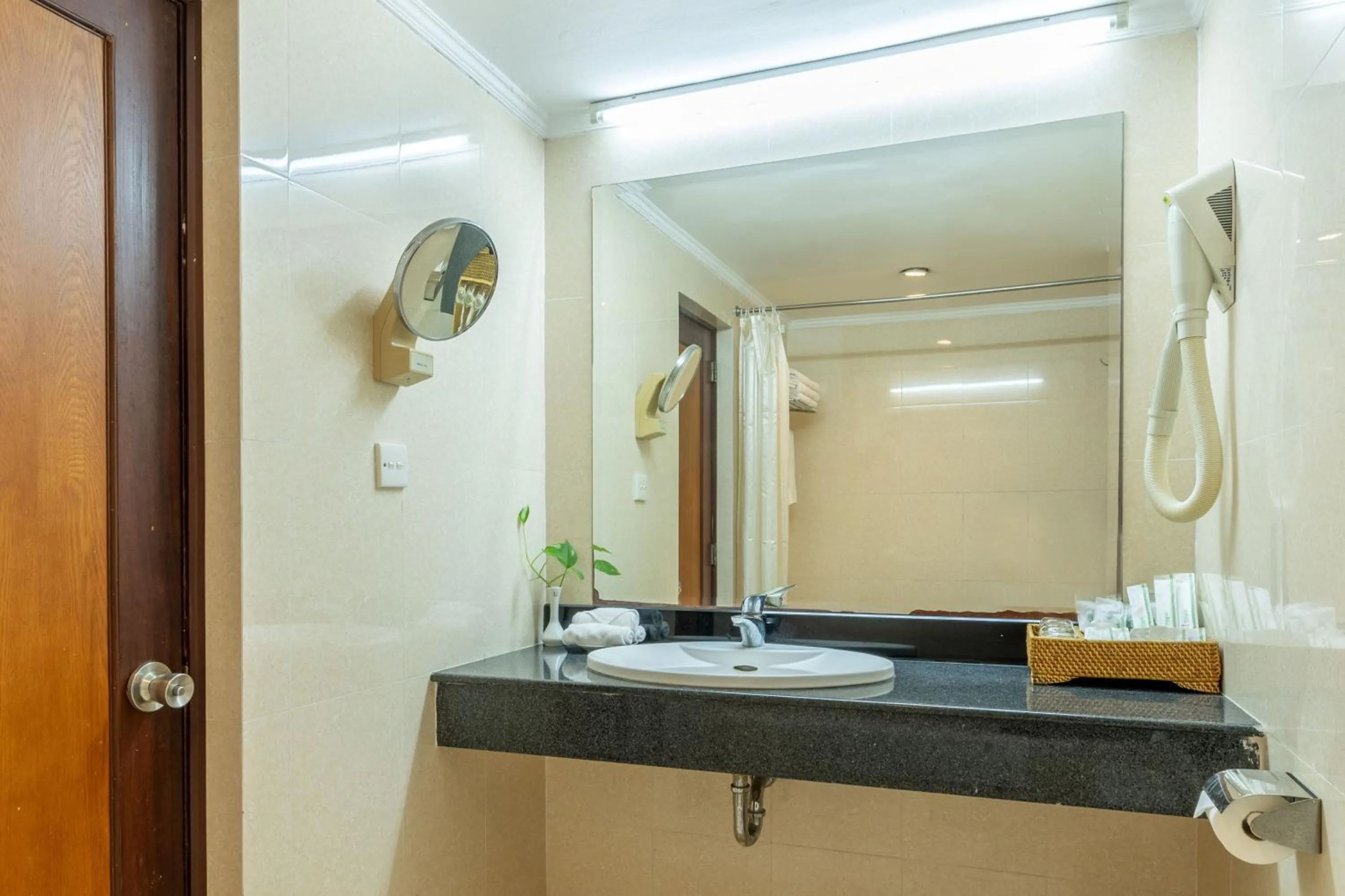 Bathroom in Thang Loi Hotel Hanoi