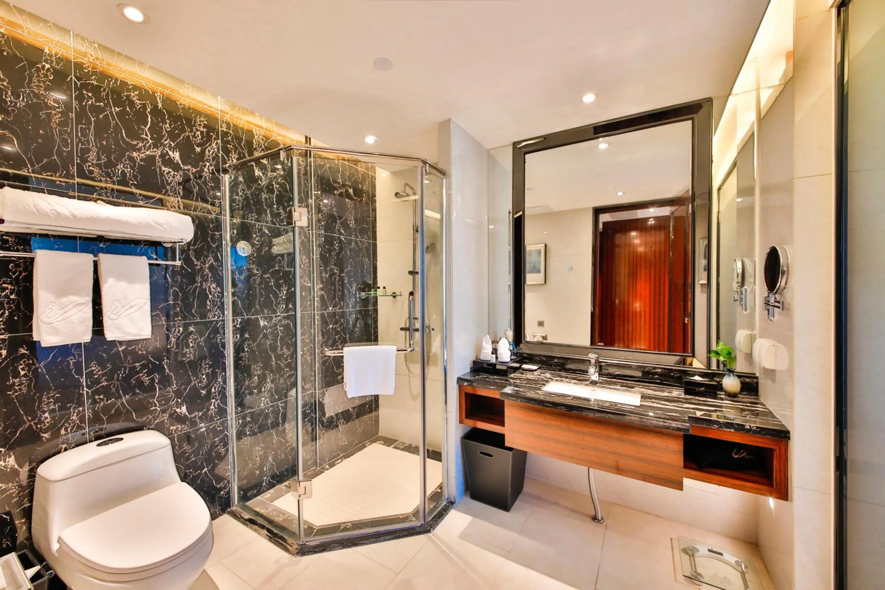 Bathroom in Jianghai Country Garden Phoenix Hotel