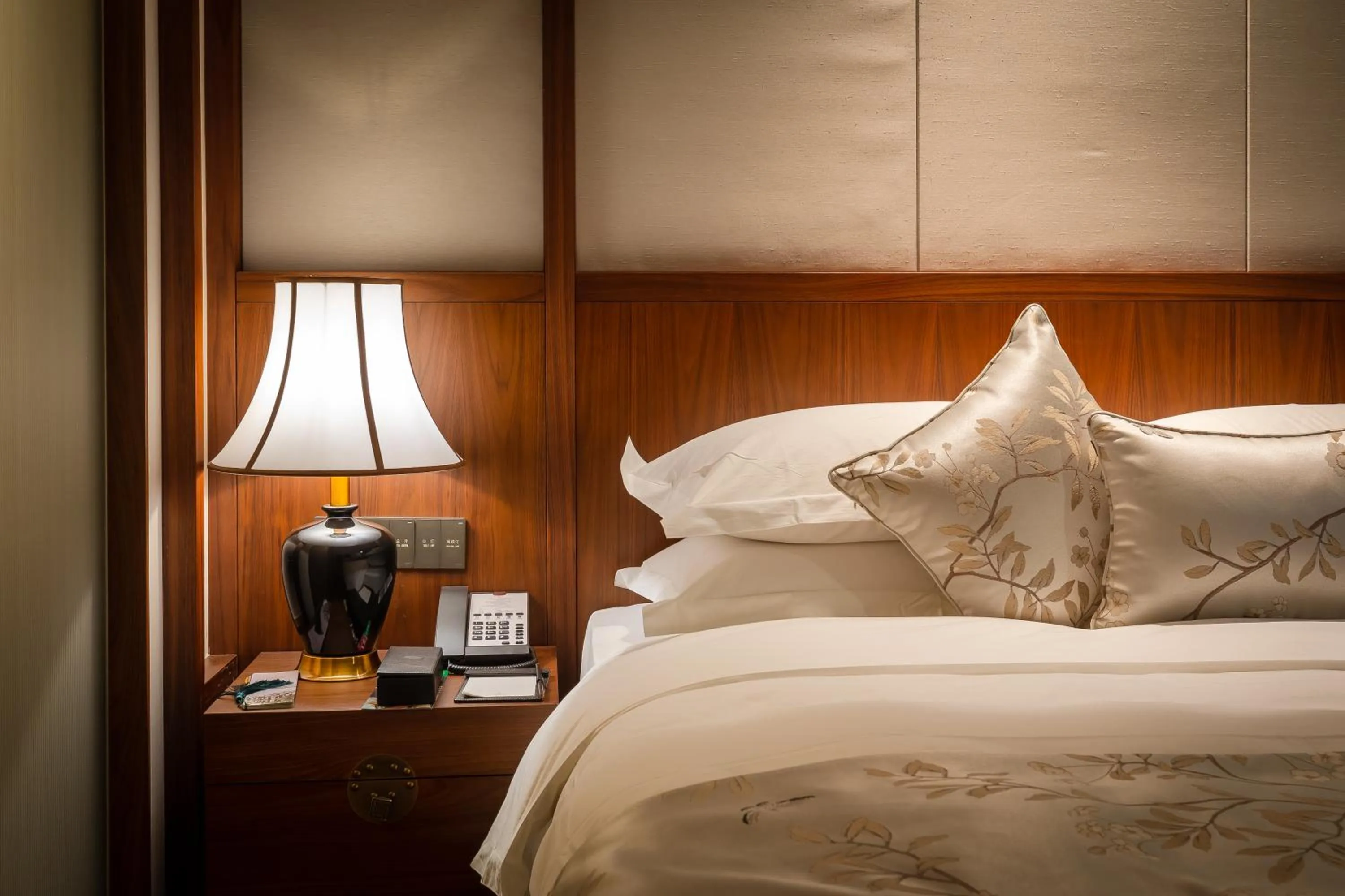 Bed in Narada ResortSpa Nanxun Giant