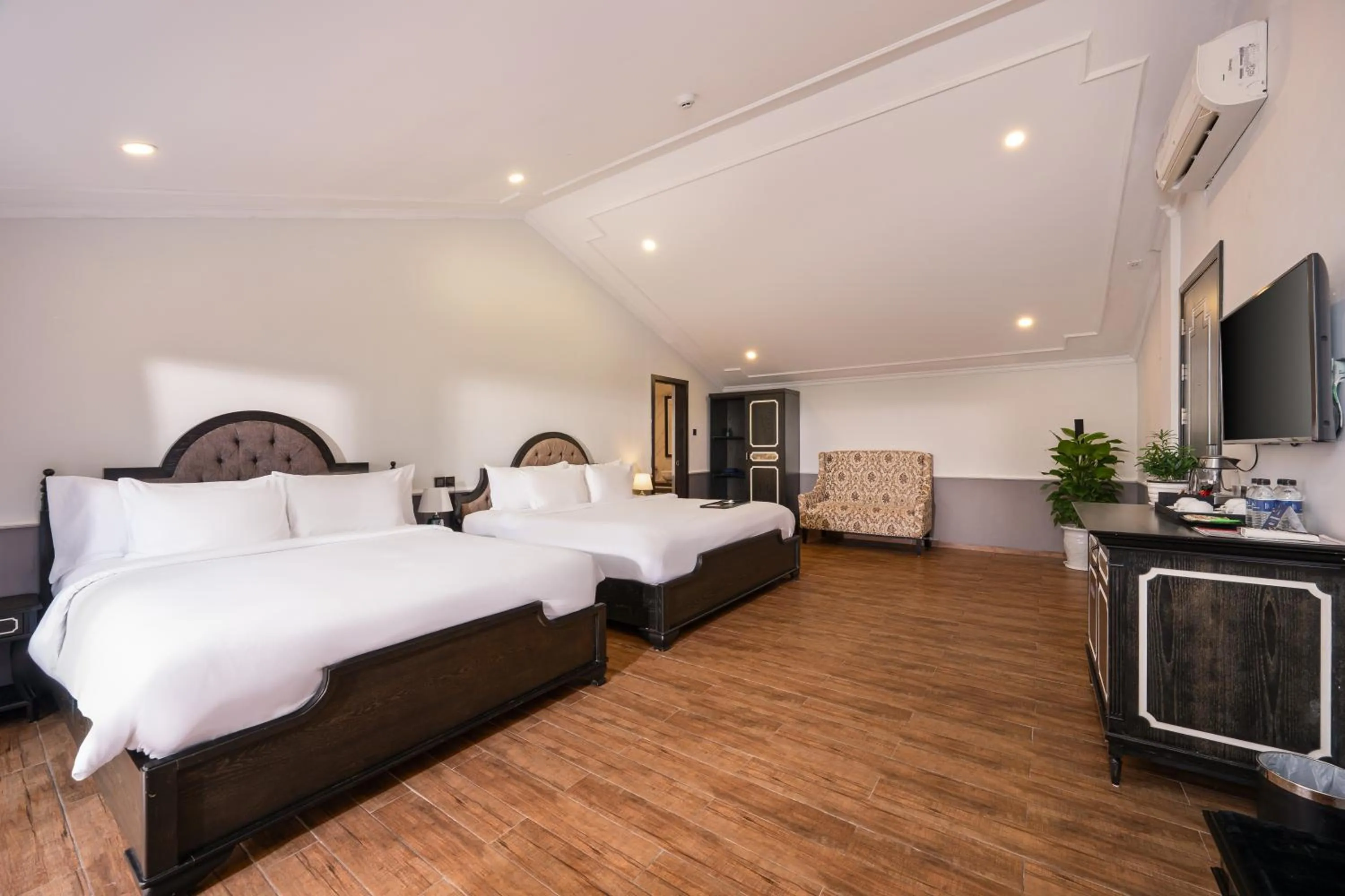 Bed in Athenia Hoi An Boutique Hotel & Spa