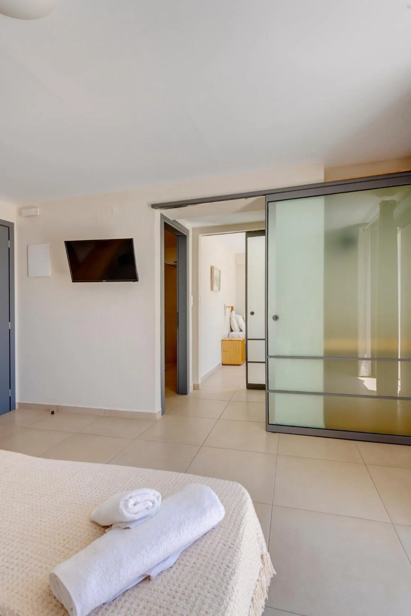 TV and multimedia, Bed in Hotel Kamelo