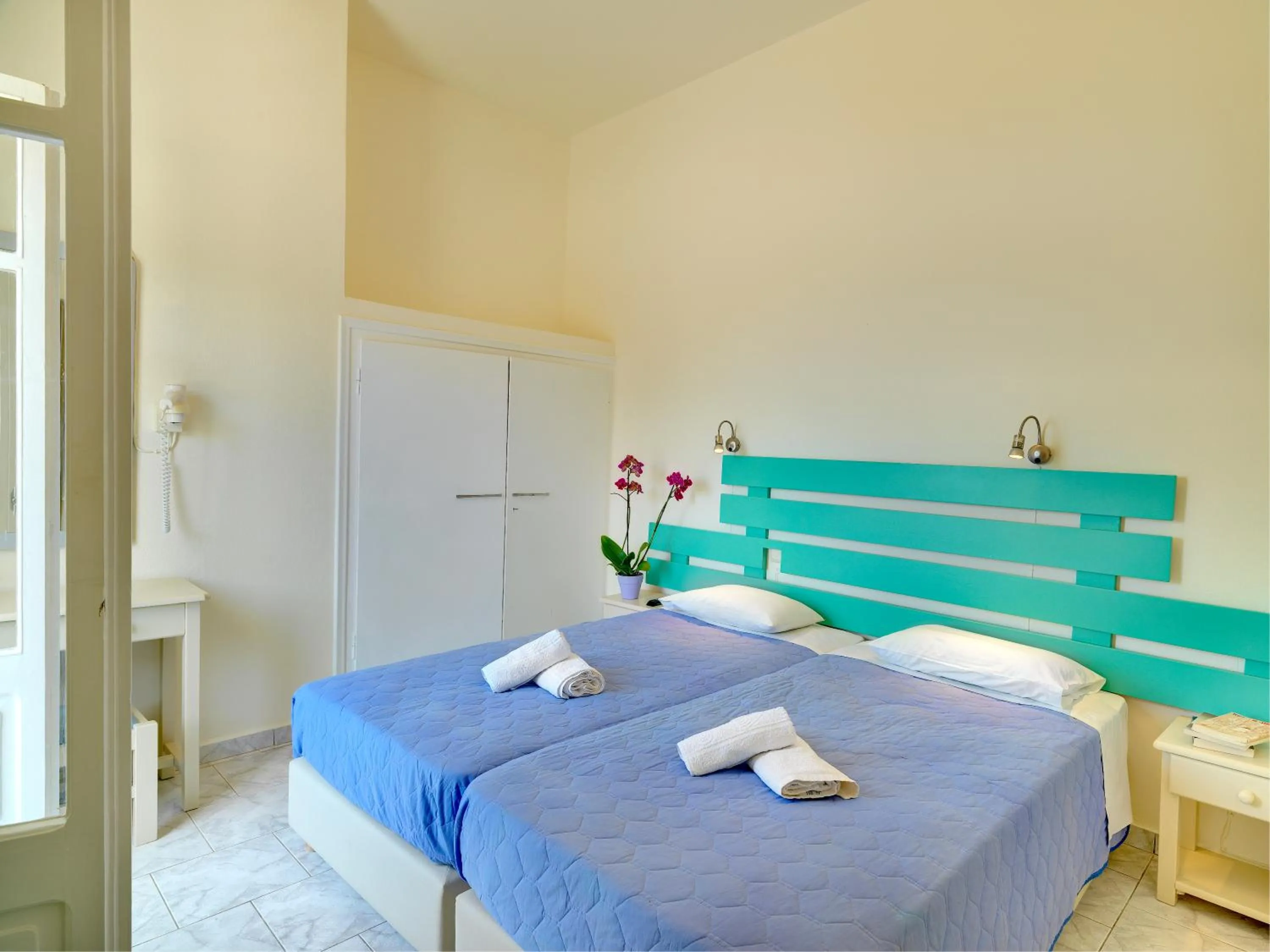 Photo of the whole room, Bed in Hotel Kamelo