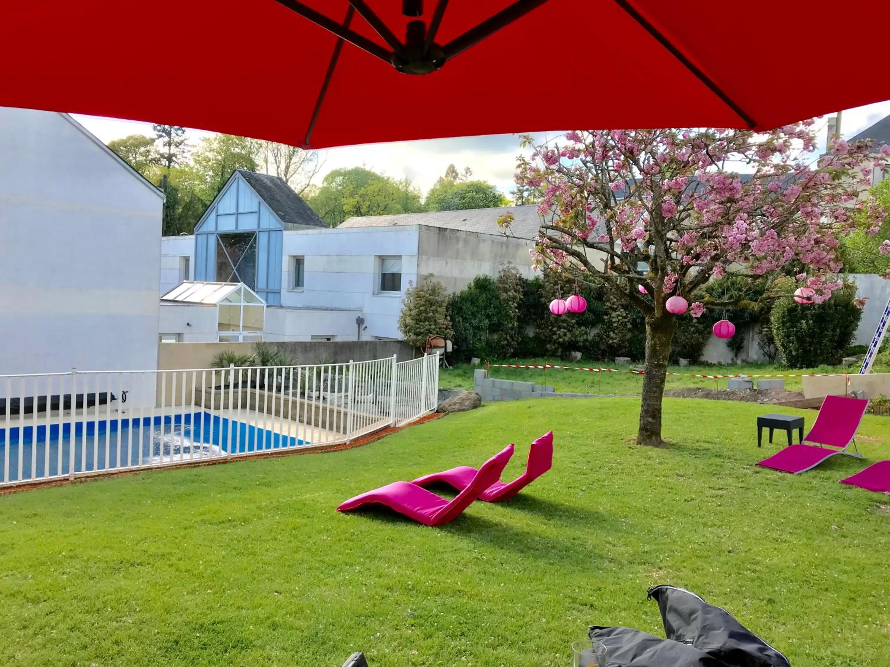 Garden in Hôtel Le Cerizay