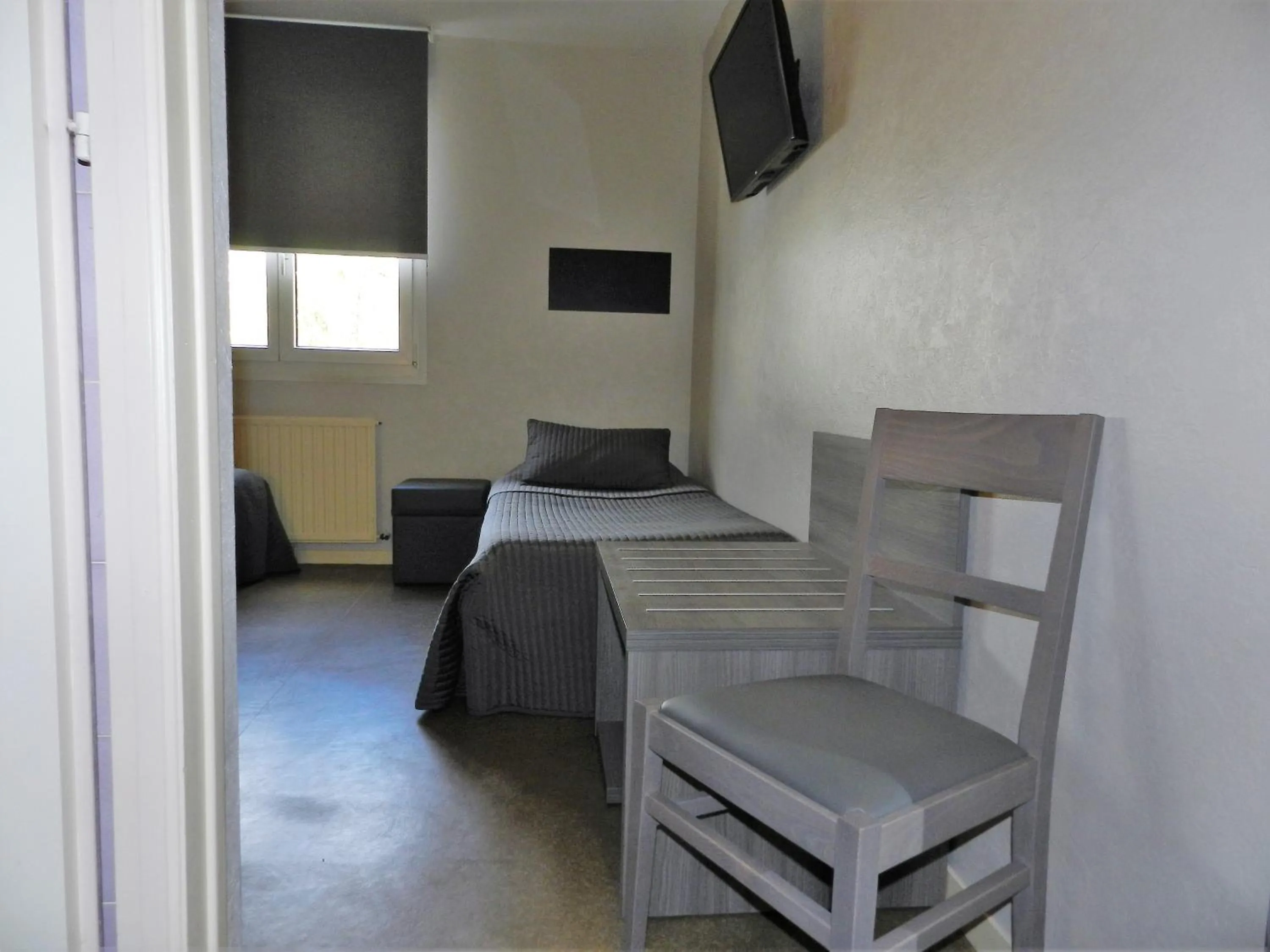 Garden view, Bed in Hôtel Le Cerizay