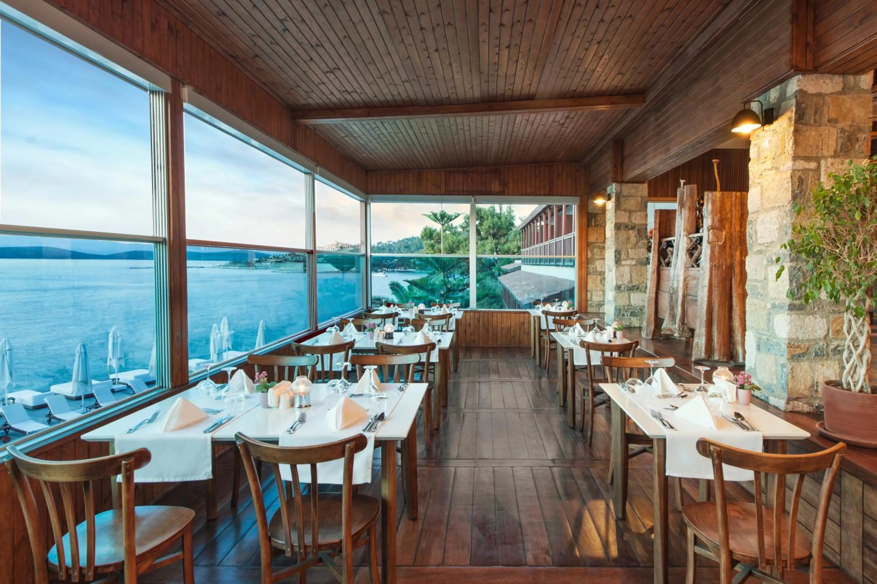 Restaurant/places to eat in Sarpedor Boutique Hotel