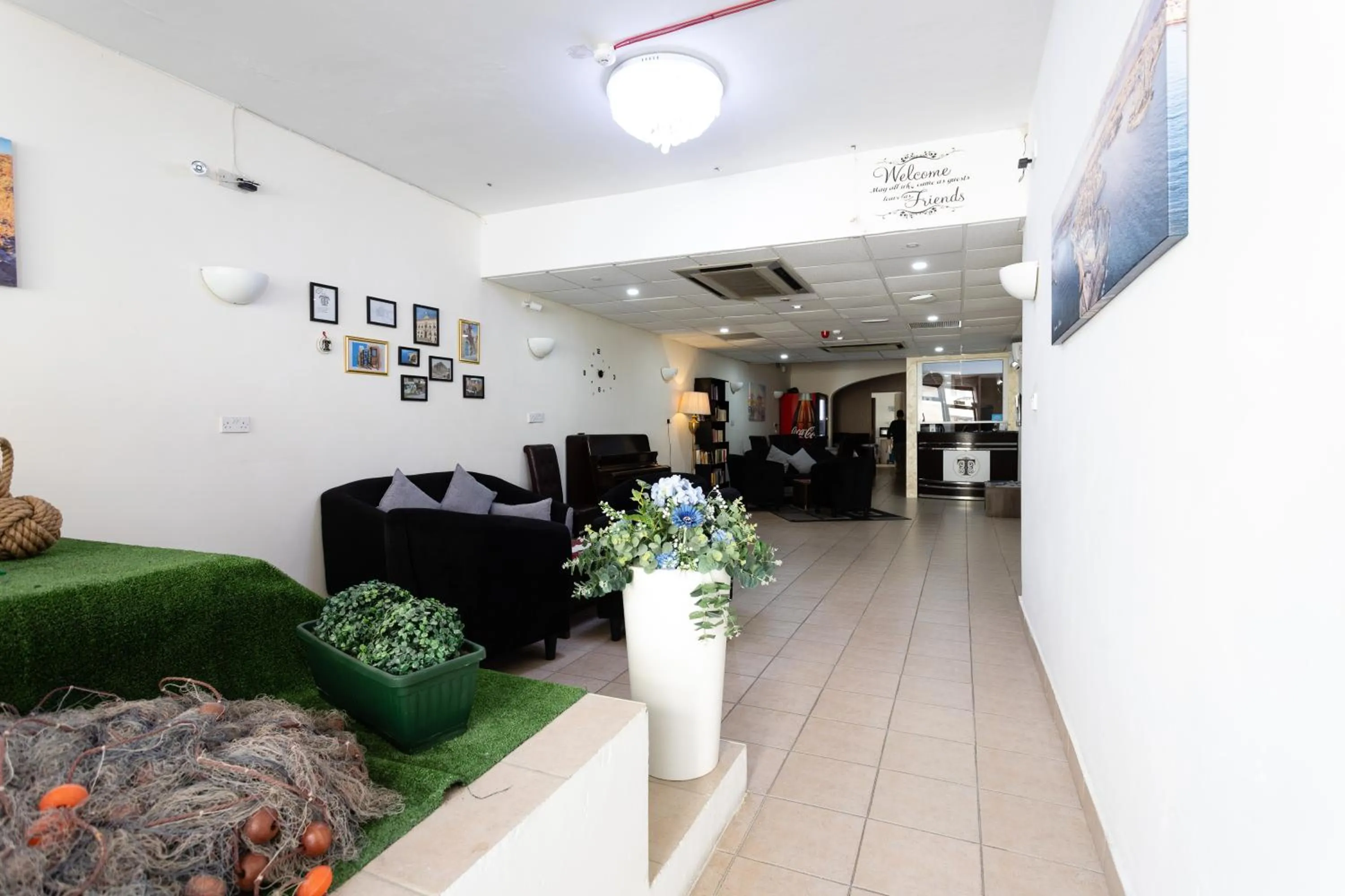 Communal lounge/ TV room in Tarona Guesthouse