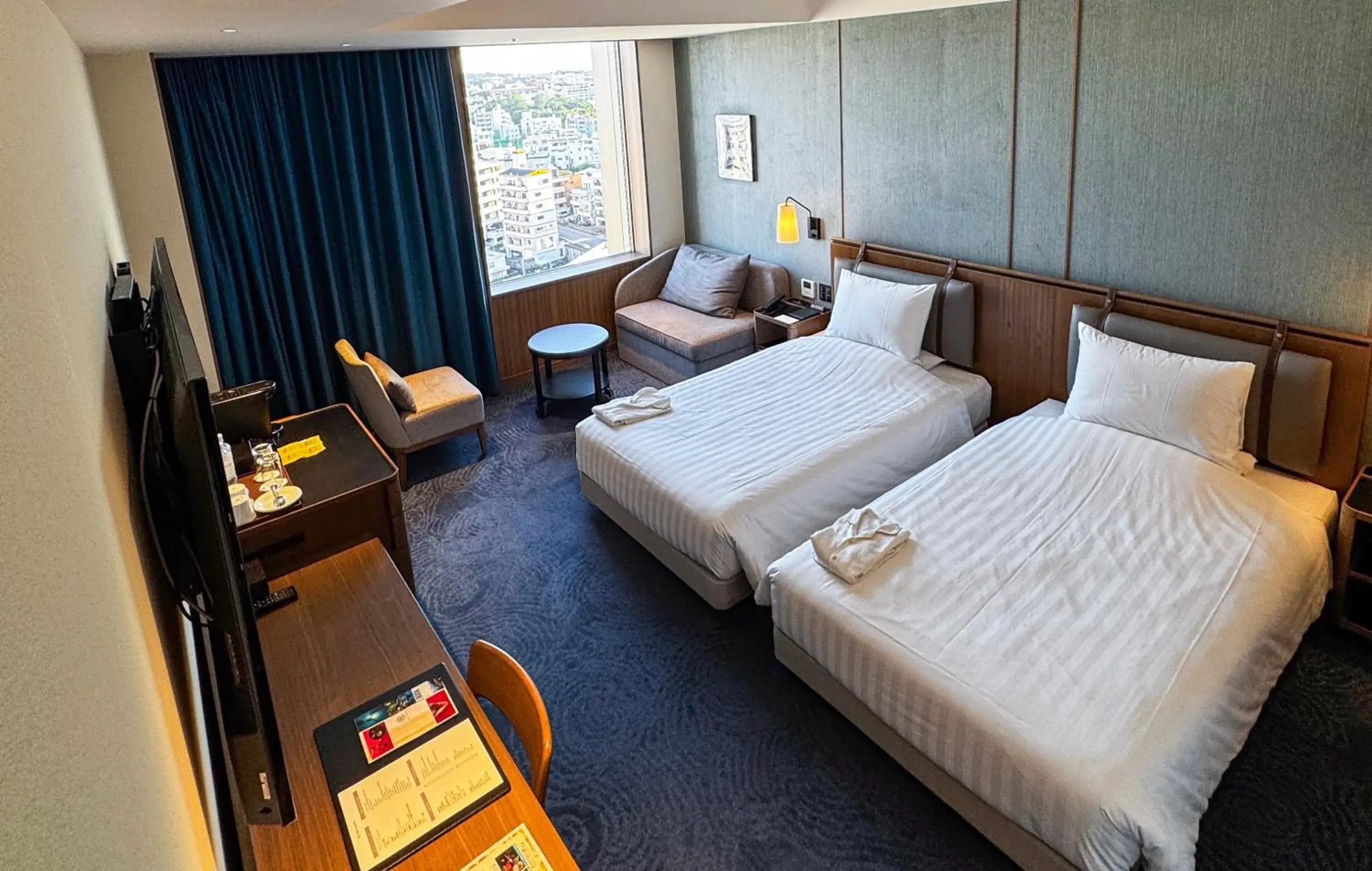 Premium Twin Room with Lounge Access in Hotel Collective Premium Twin Room with Lounge Access in Hotel Collective