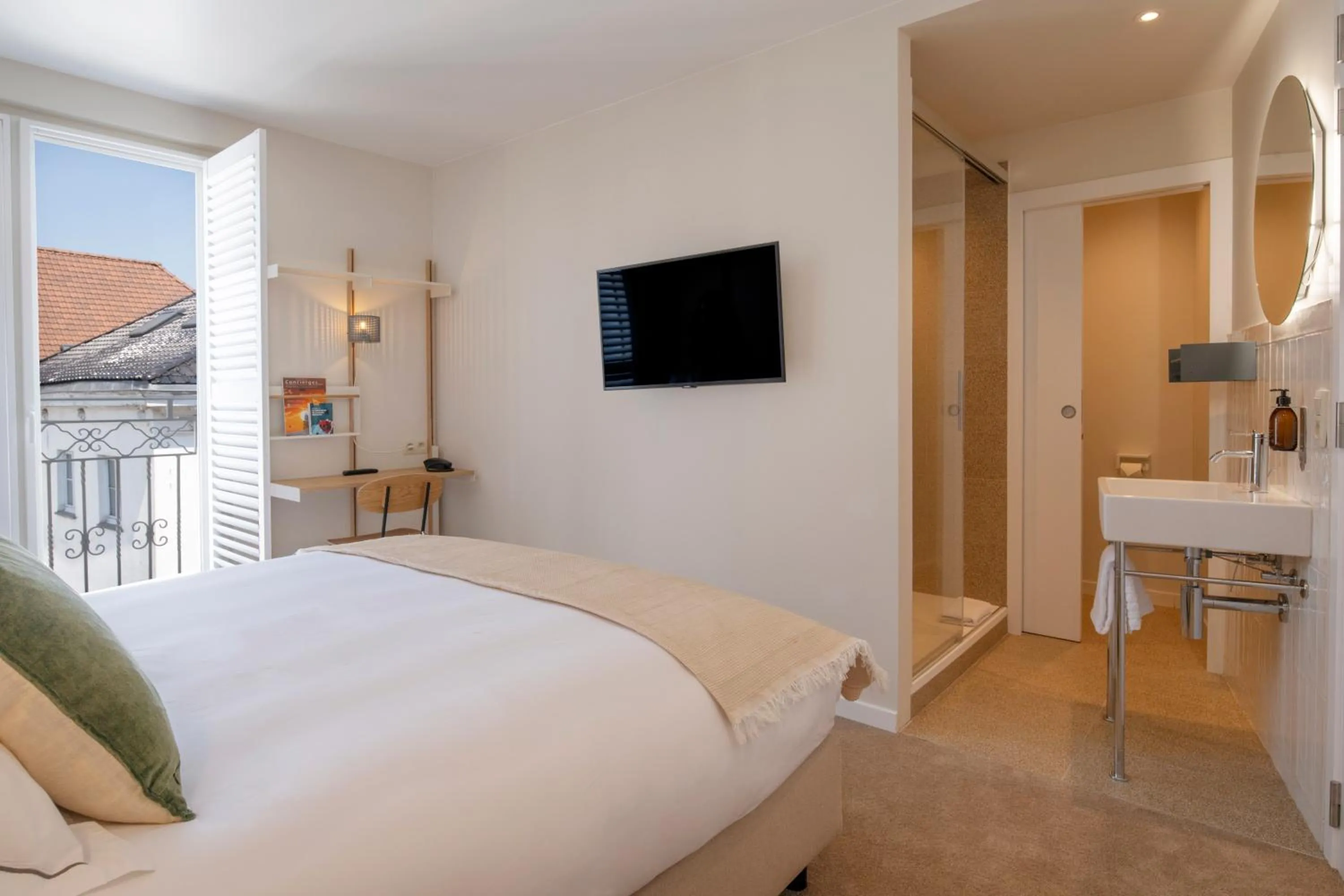 TV and multimedia, Bed in Made in Catherine