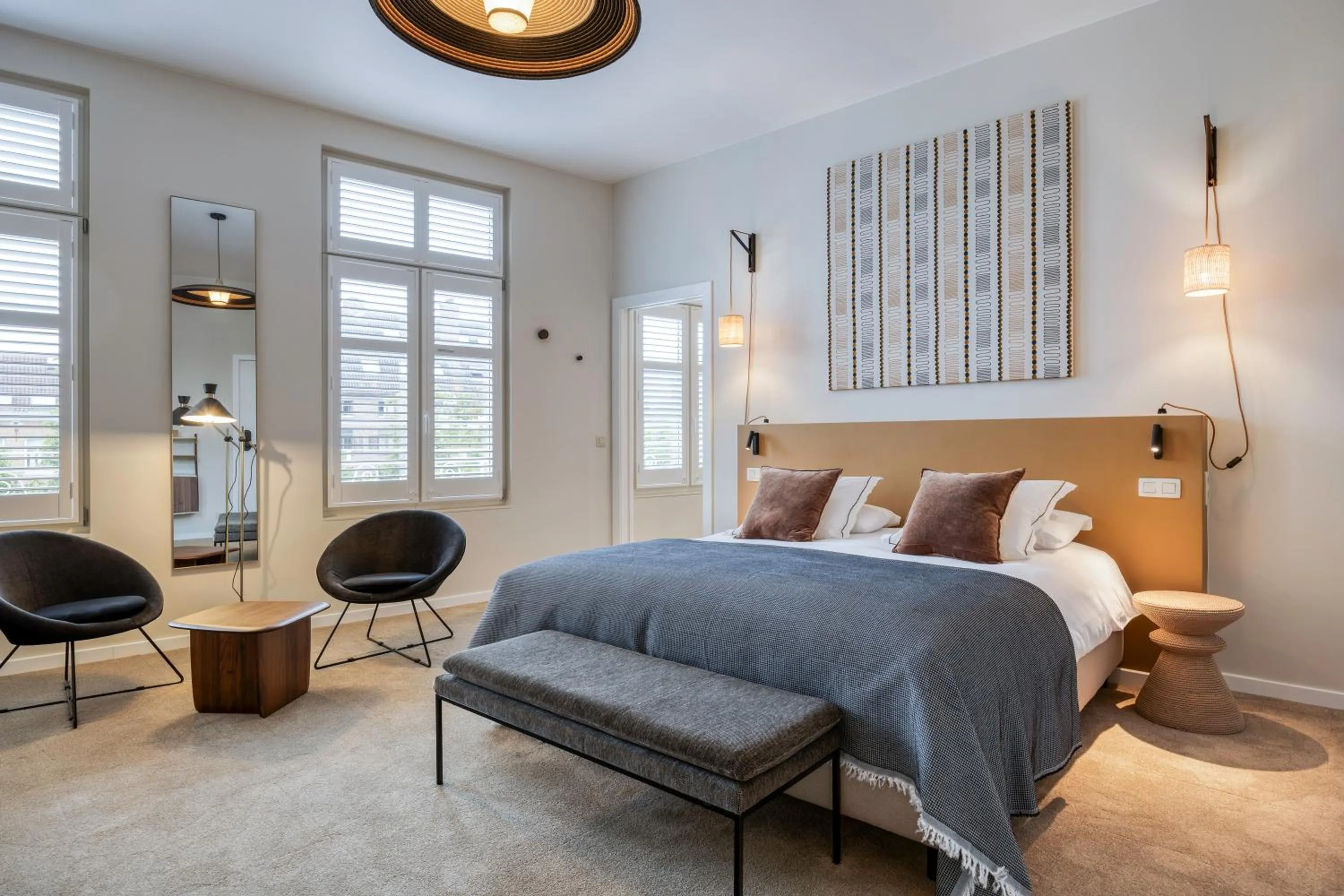 Photo of the whole room, Bed in Made in Catherine