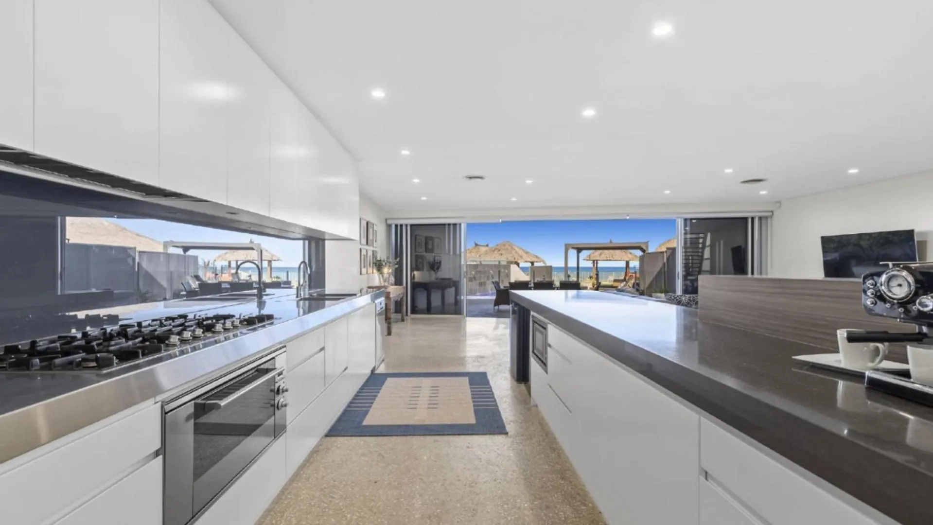 Beachfront #12 - Direct Beach Access, Pet Friendly, 5Bed 4Bath