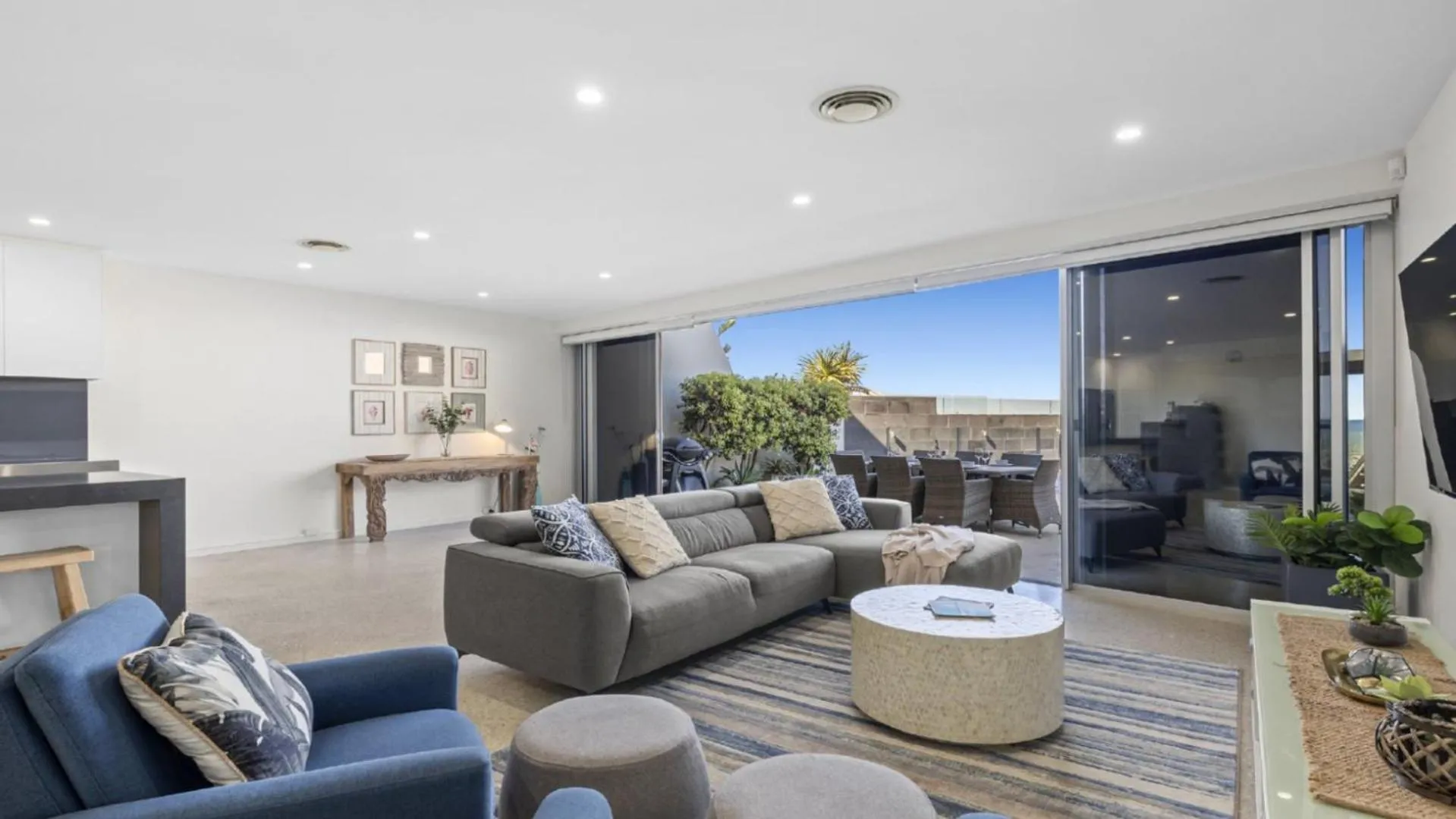 Beachfront #12 - Direct Beach Access, Pet Friendly, 5Bed 4Bath
