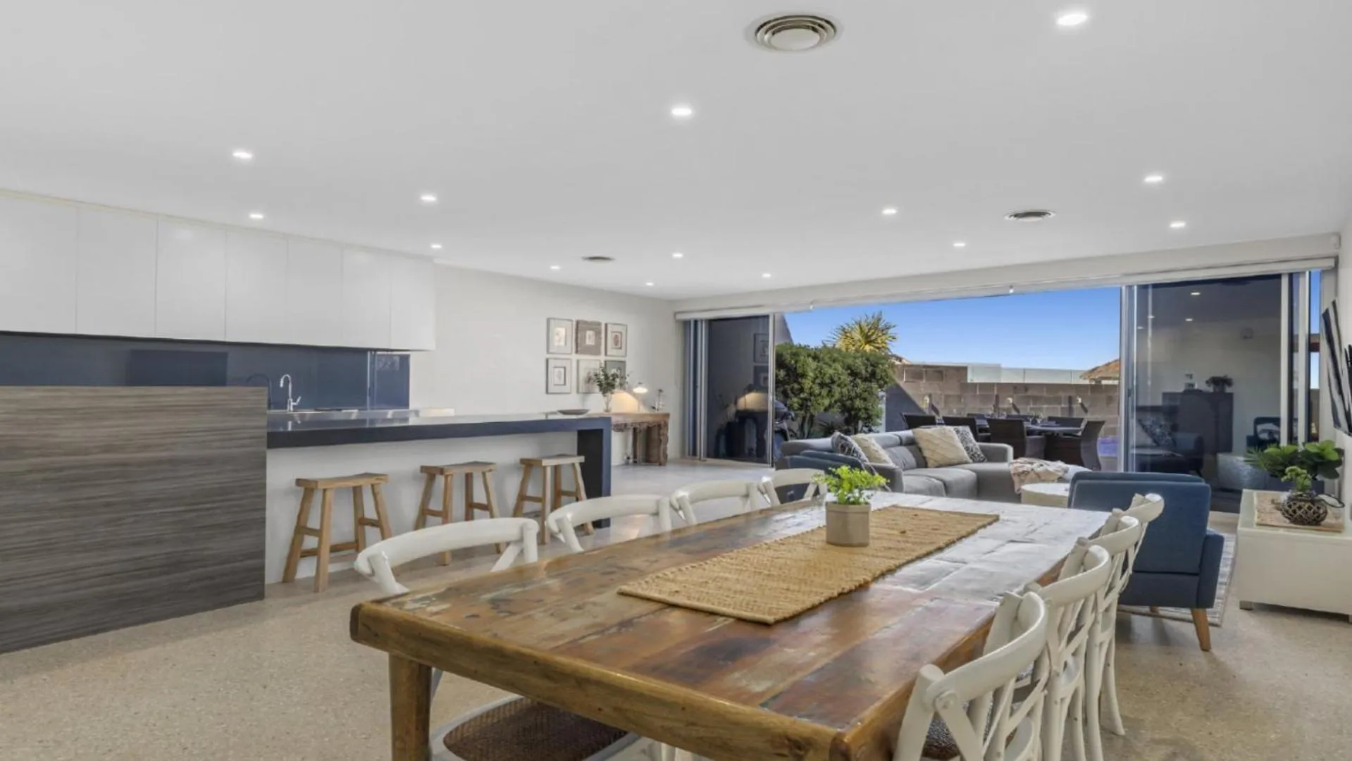 Beachfront #12 - Direct Beach Access, Pet Friendly, 5Bed 4Bath