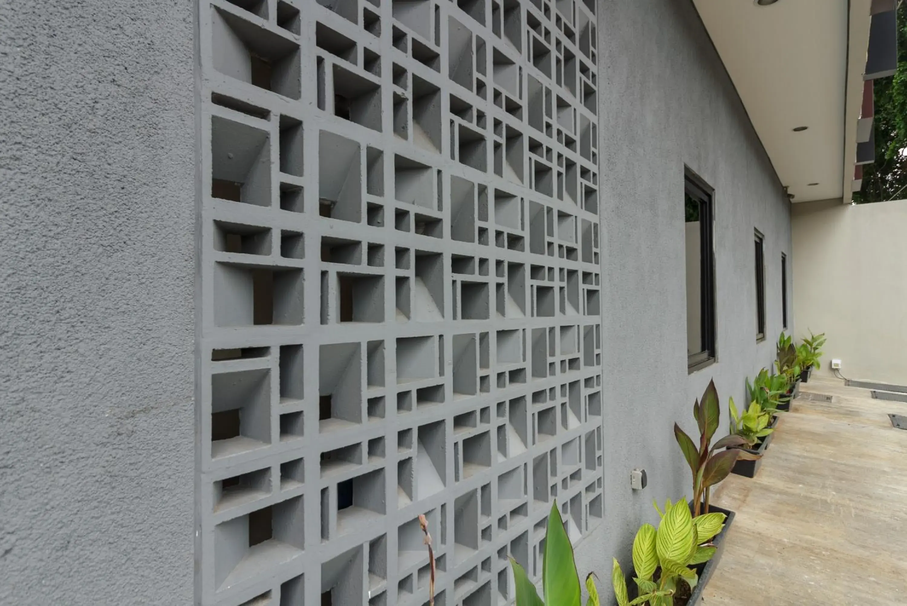 Property building in RedDoorz near Puri Indah Mall Property building in RedDoorz near Puri Indah Mall