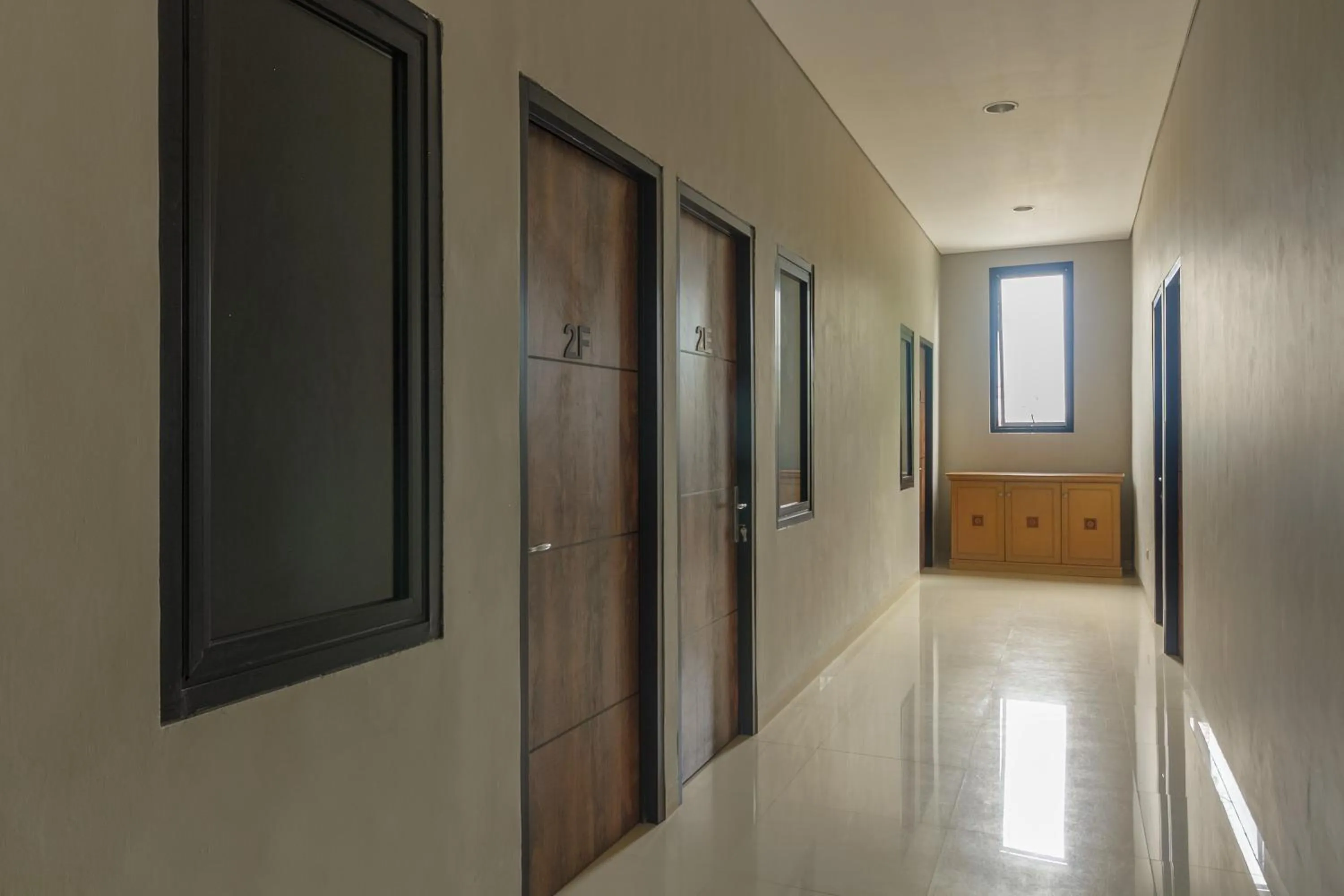 Area and facilities in RedDoorz near Puri Indah Mall