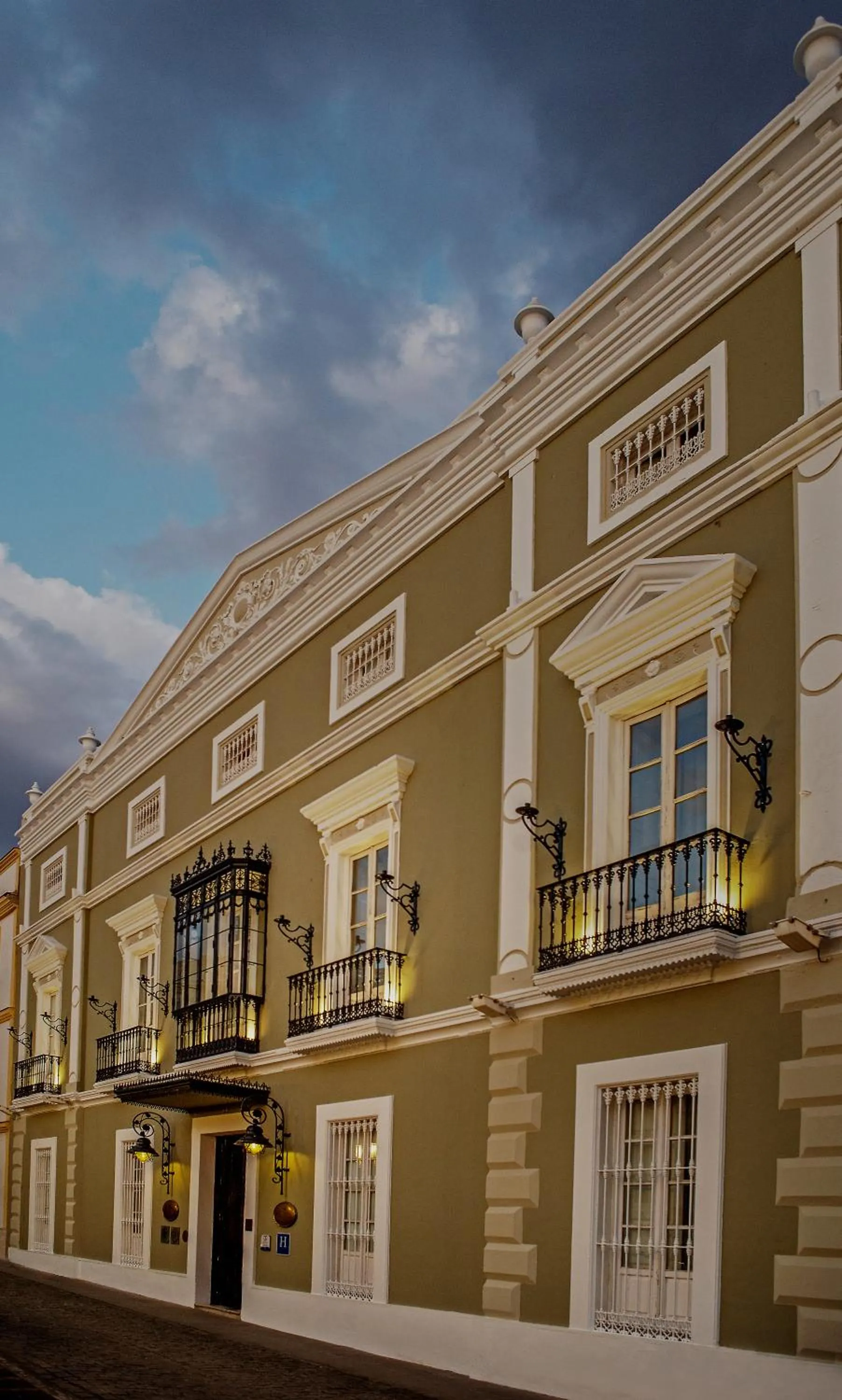 Property building in Hotel Boutique Conde de la Corte