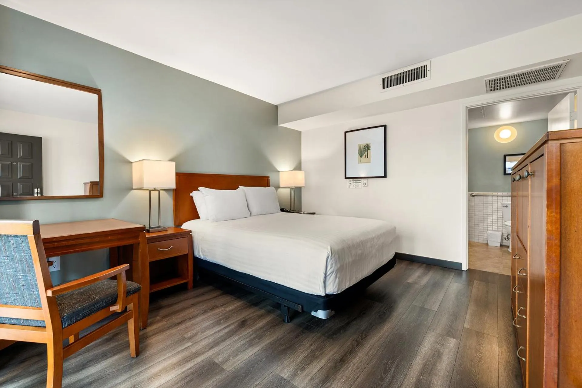 Bed in Vagabond Inn Glendale