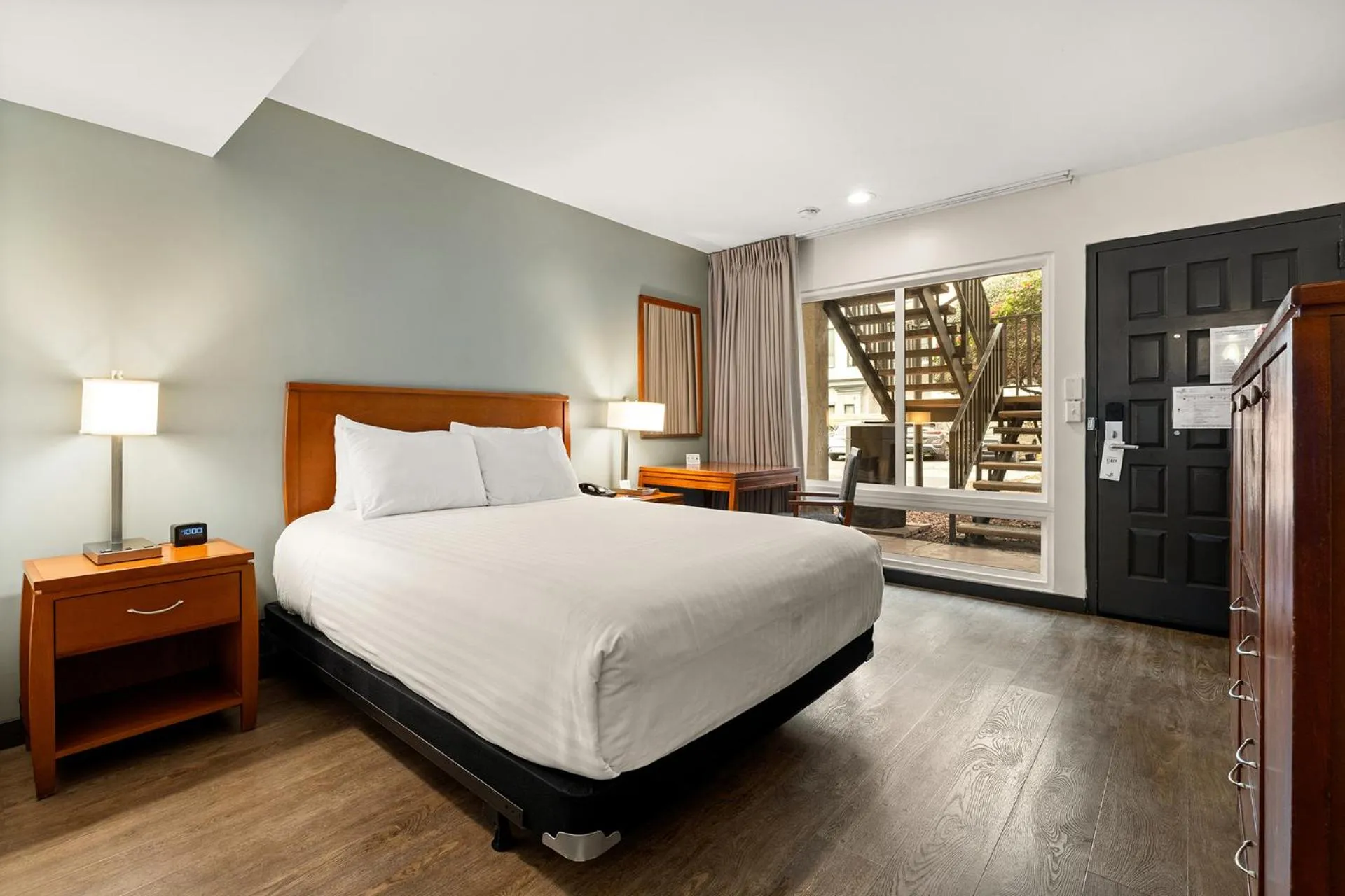 Bed in Vagabond Inn Glendale