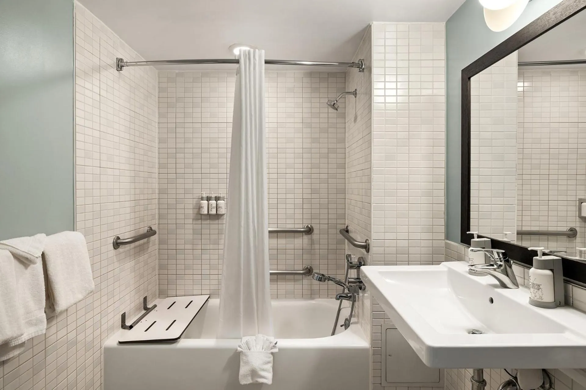 Toilet in Vagabond Inn Glendale