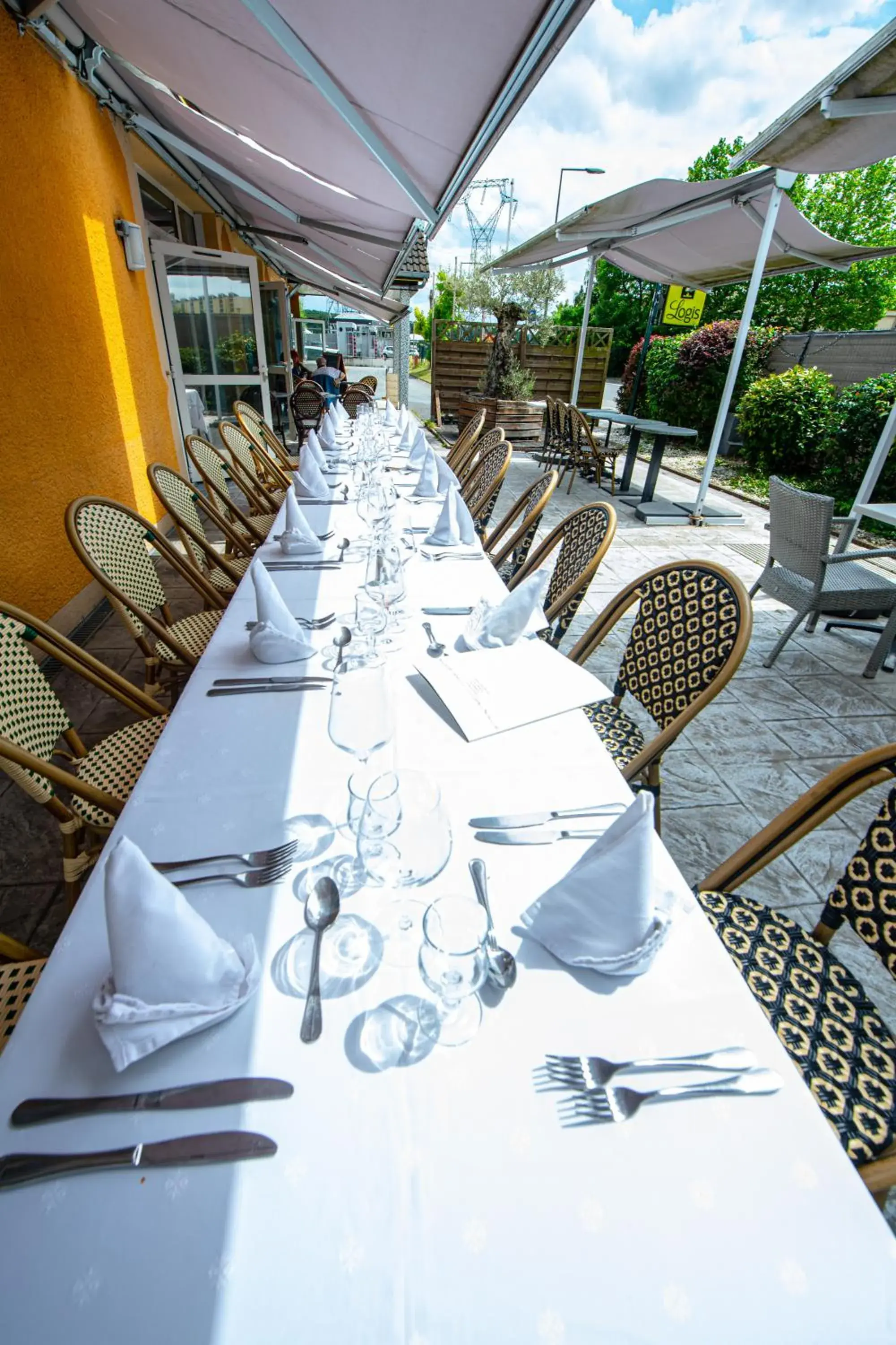 Restaurant/places to eat in Logis Hôtel - Le Relais du Parisis Restaurant/places to eat in Logis Hôtel - Le Relais du Parisis