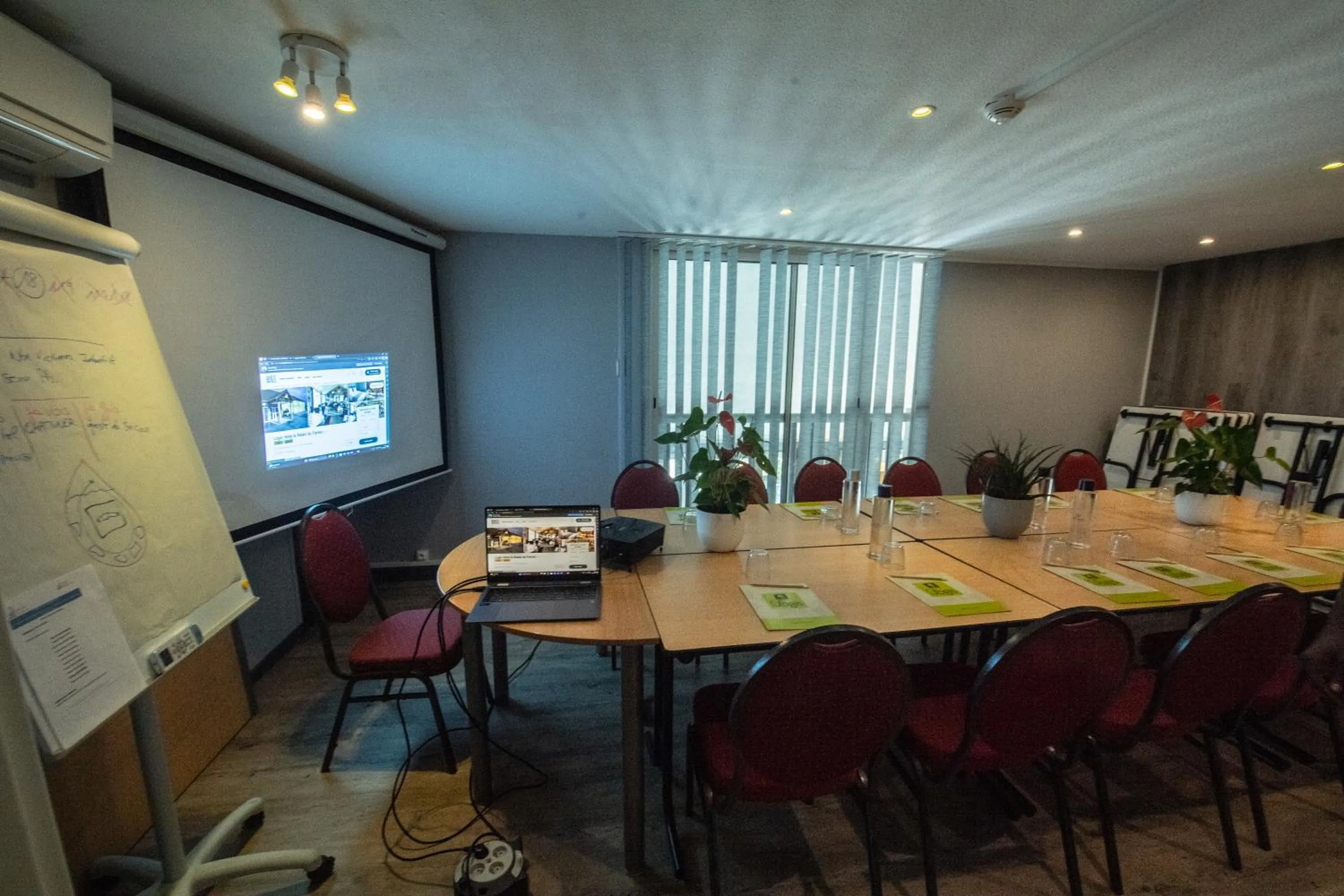 Meeting/conference room in Logis Hôtel - Le Relais du Parisis