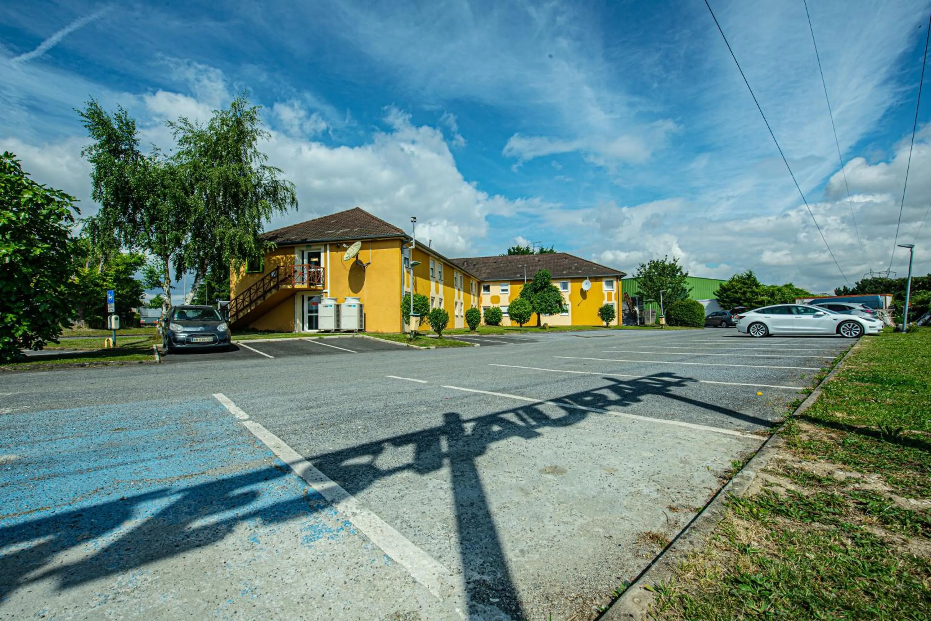 Property building in Logis Hôtel - Le Relais du Parisis