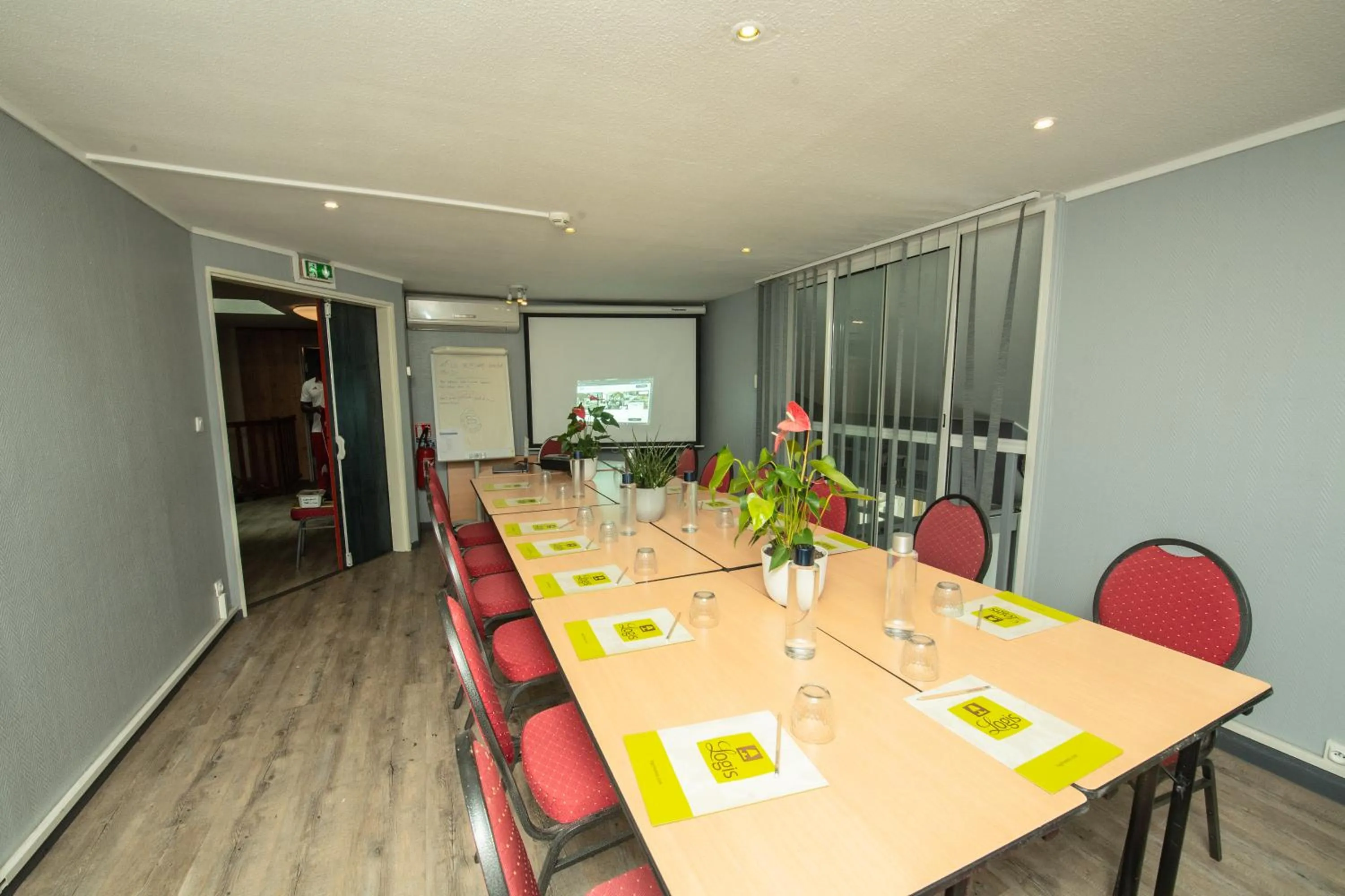 Meeting/conference room in Logis Hôtel - Le Relais du Parisis