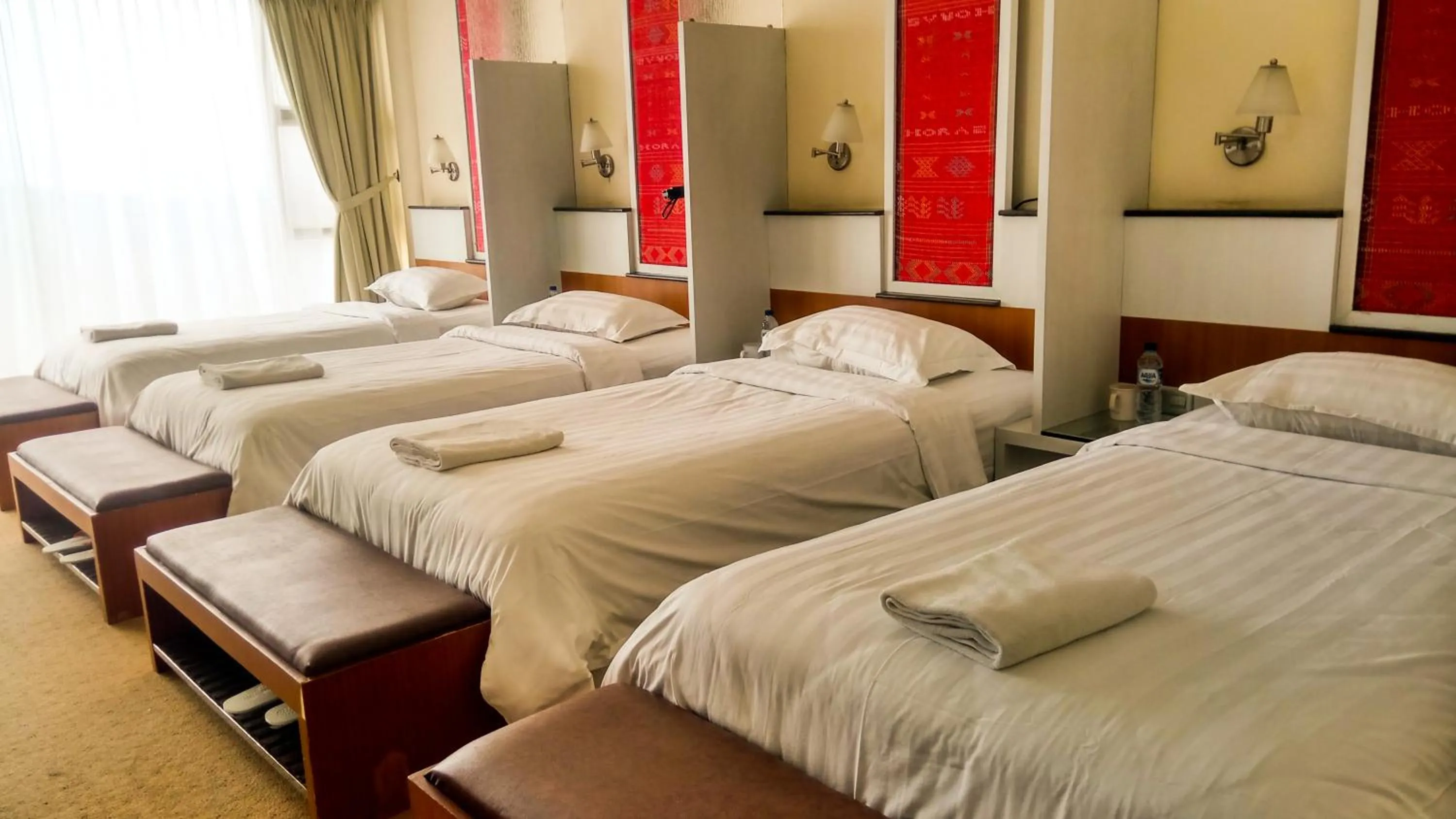 Photo of the whole room, Bed in Taman Simalem Resort