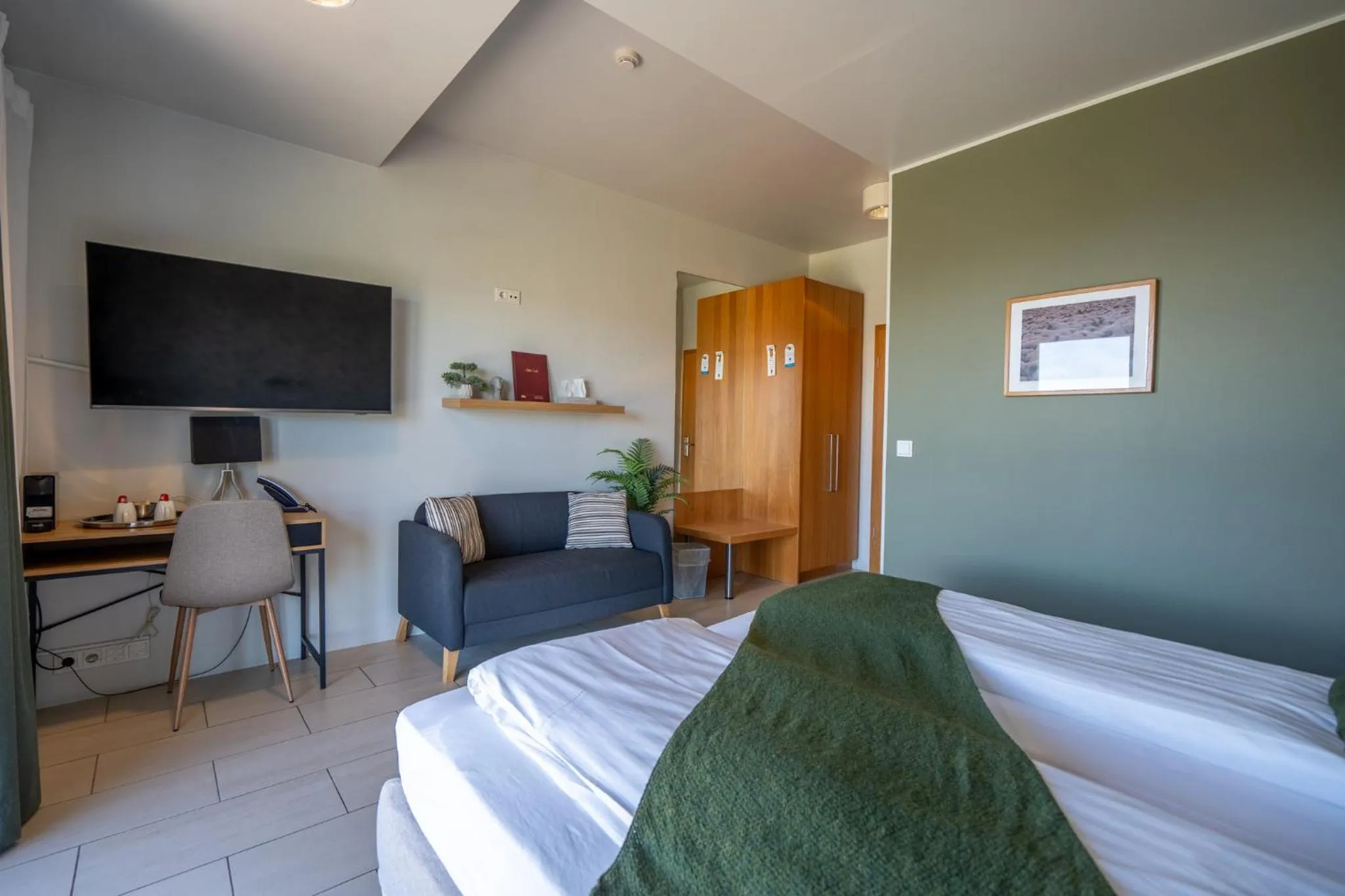 Bedroom, Bed in Hotel Laki