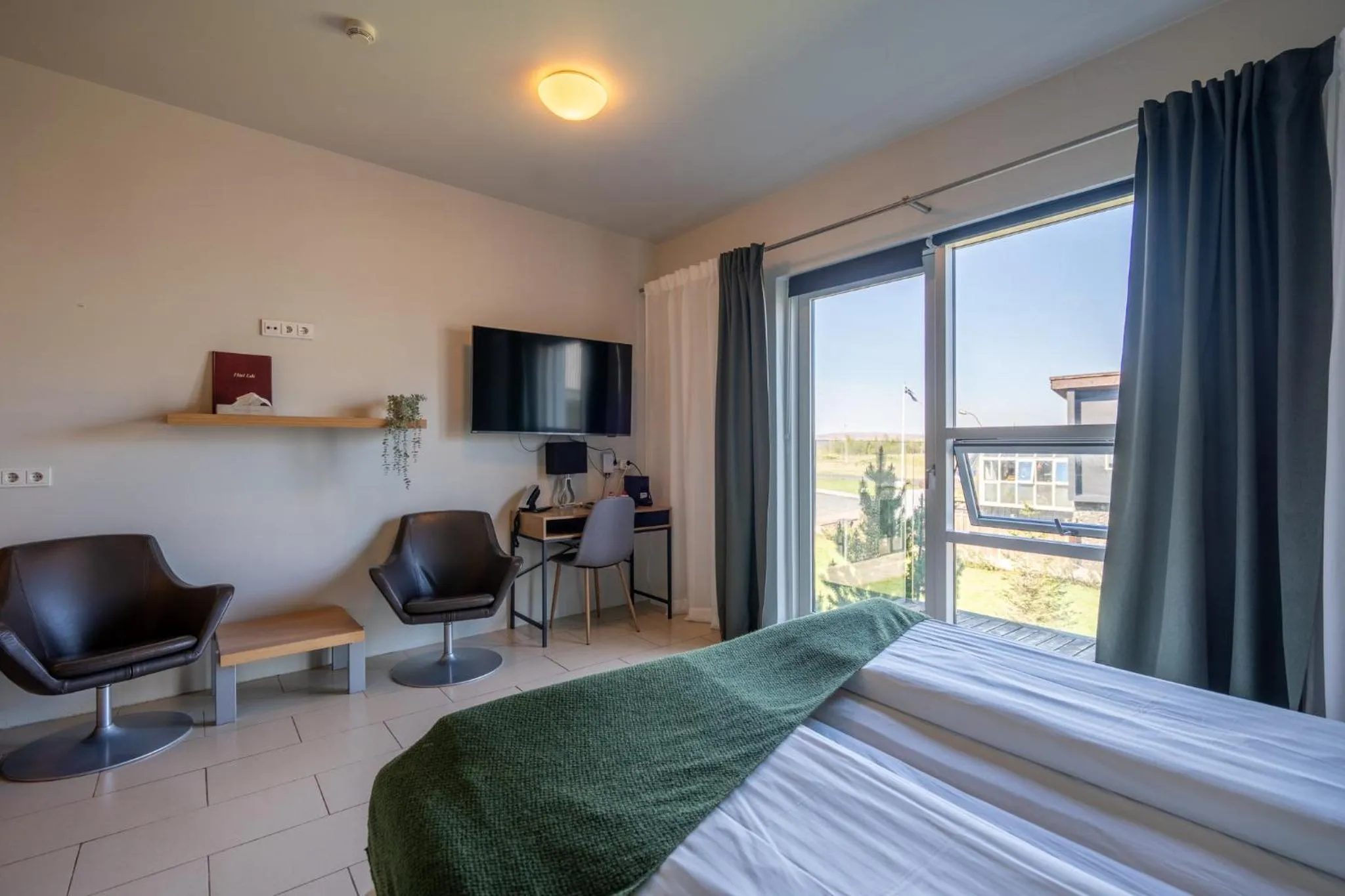 Bedroom, Bed in Hotel Laki