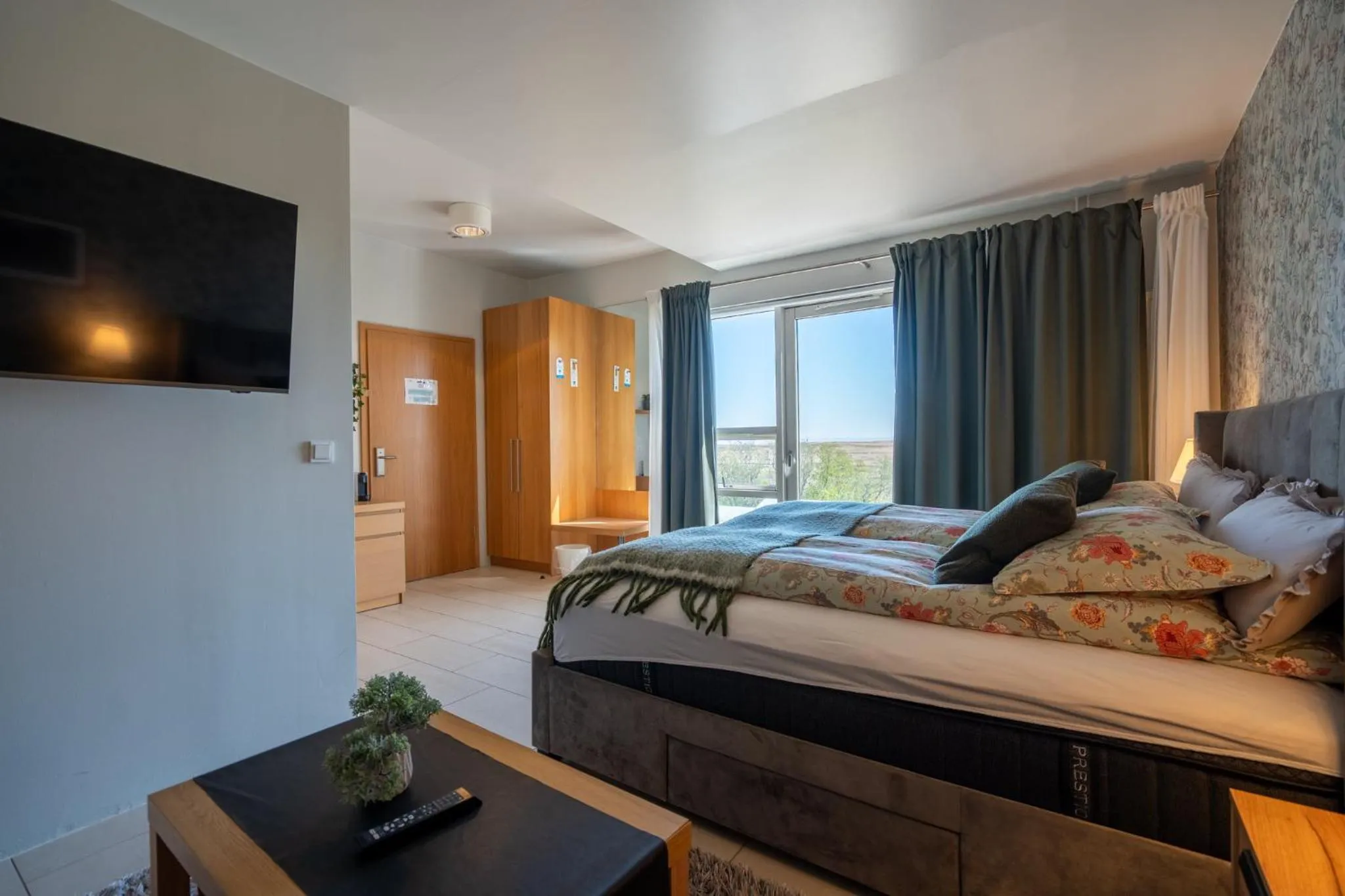 Bedroom, Bed in Hotel Laki